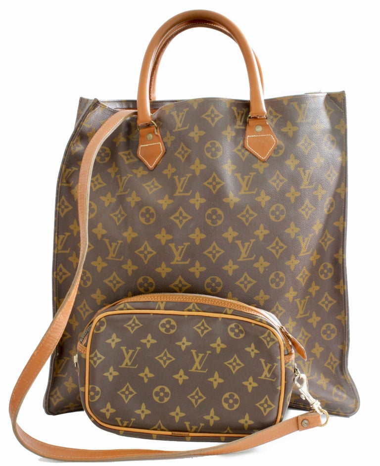 Louis Vuitton Sac Plat Monogram Tote Bag + Removable Pouch French Company 1970s For Sale at
