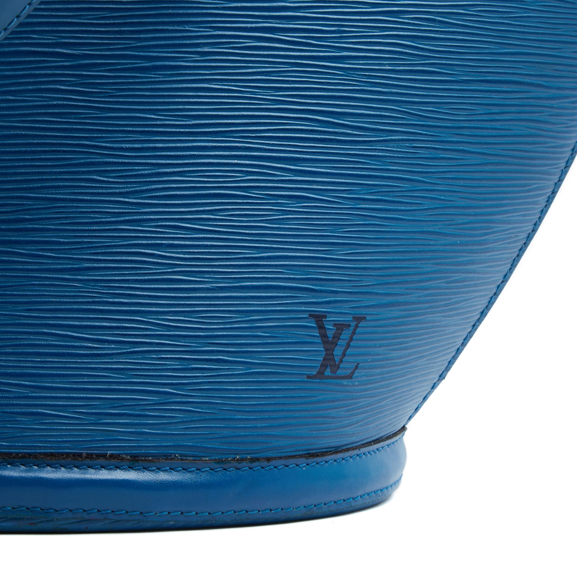 Louis Vuitton Sac Saint Jacques Epi Leather Blue Shoulder Bag In Good Condition For Sale In PARIS, FR