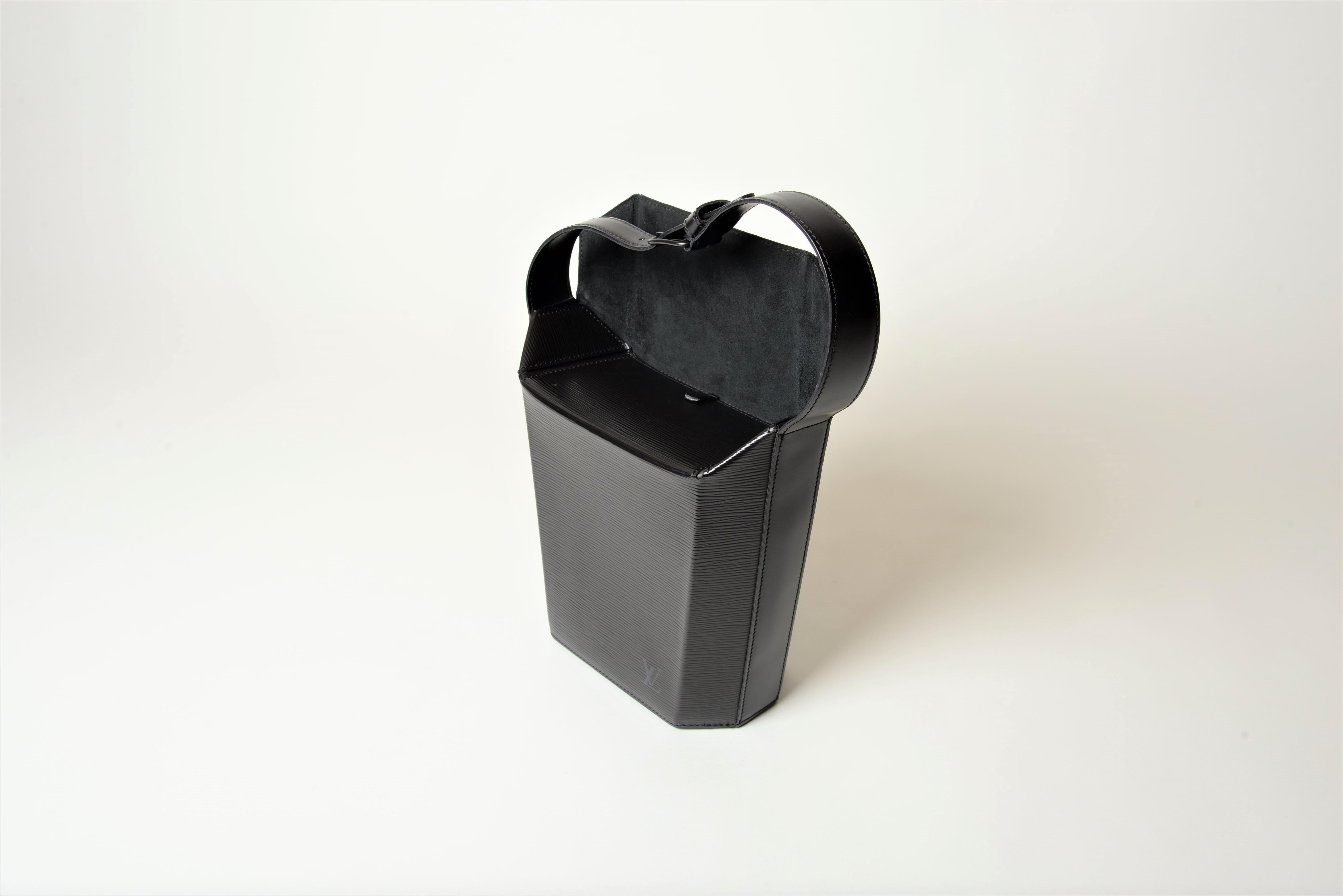 Louis Vuitton Sac Seau Bucket Bag Black Epi Leather  1