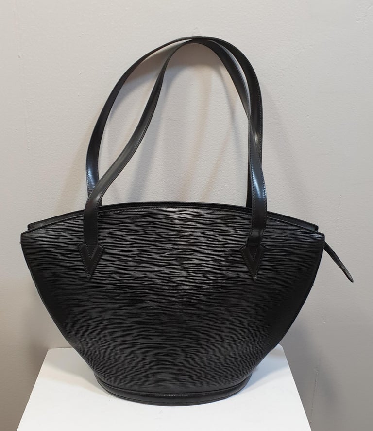  Louis Vuitton Saint Jacques large model handbag in black epi leather
Very nice Louis Vuitton Saint Jacques large model handbag in black epi leather, hardware in gilt metal, double handle in black leather allowing the bag to be worn in the hand or