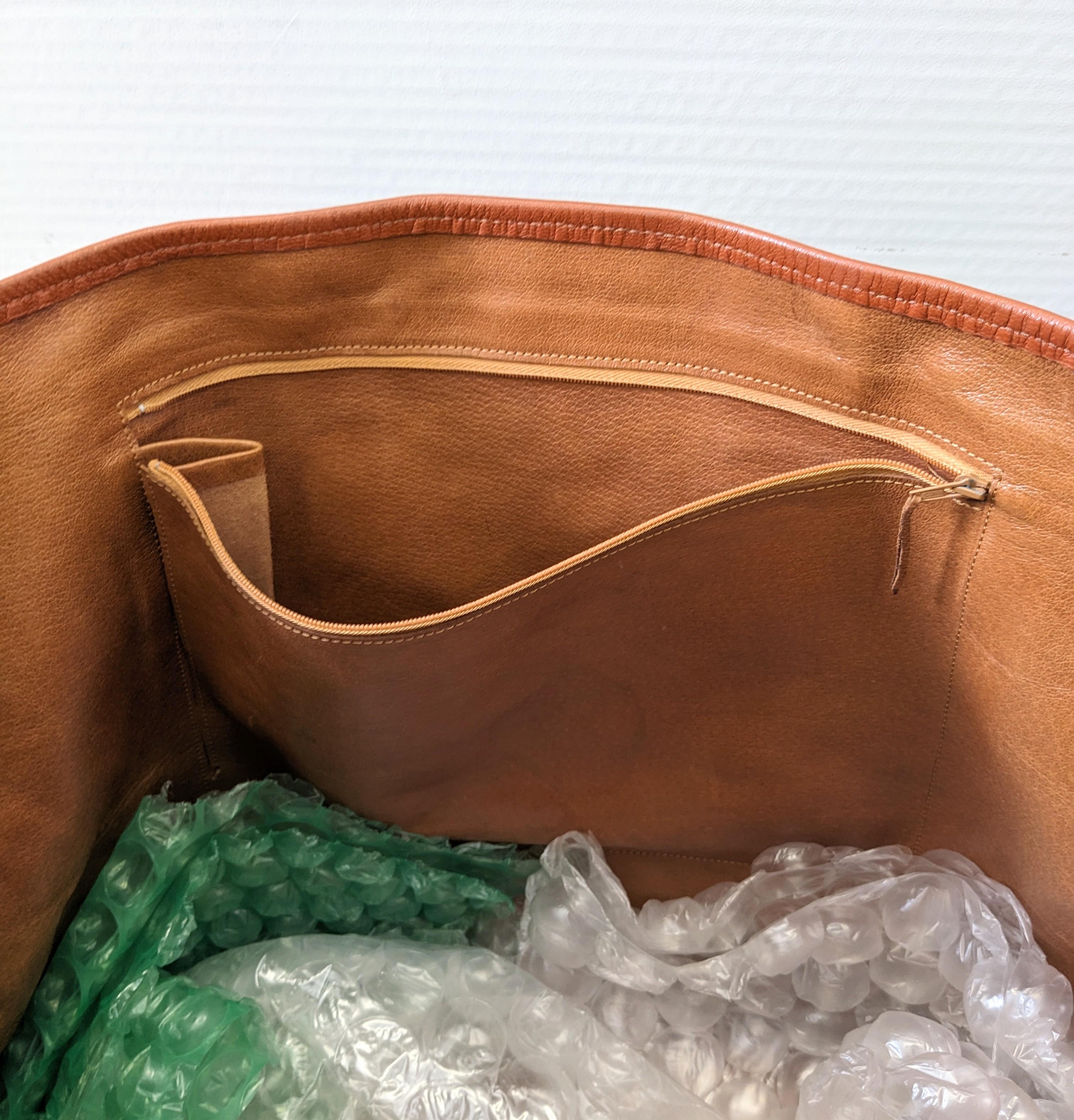 Louis Vuitton Sac Weekend GM in Monogram Canvas, The French Co. For Sale 4