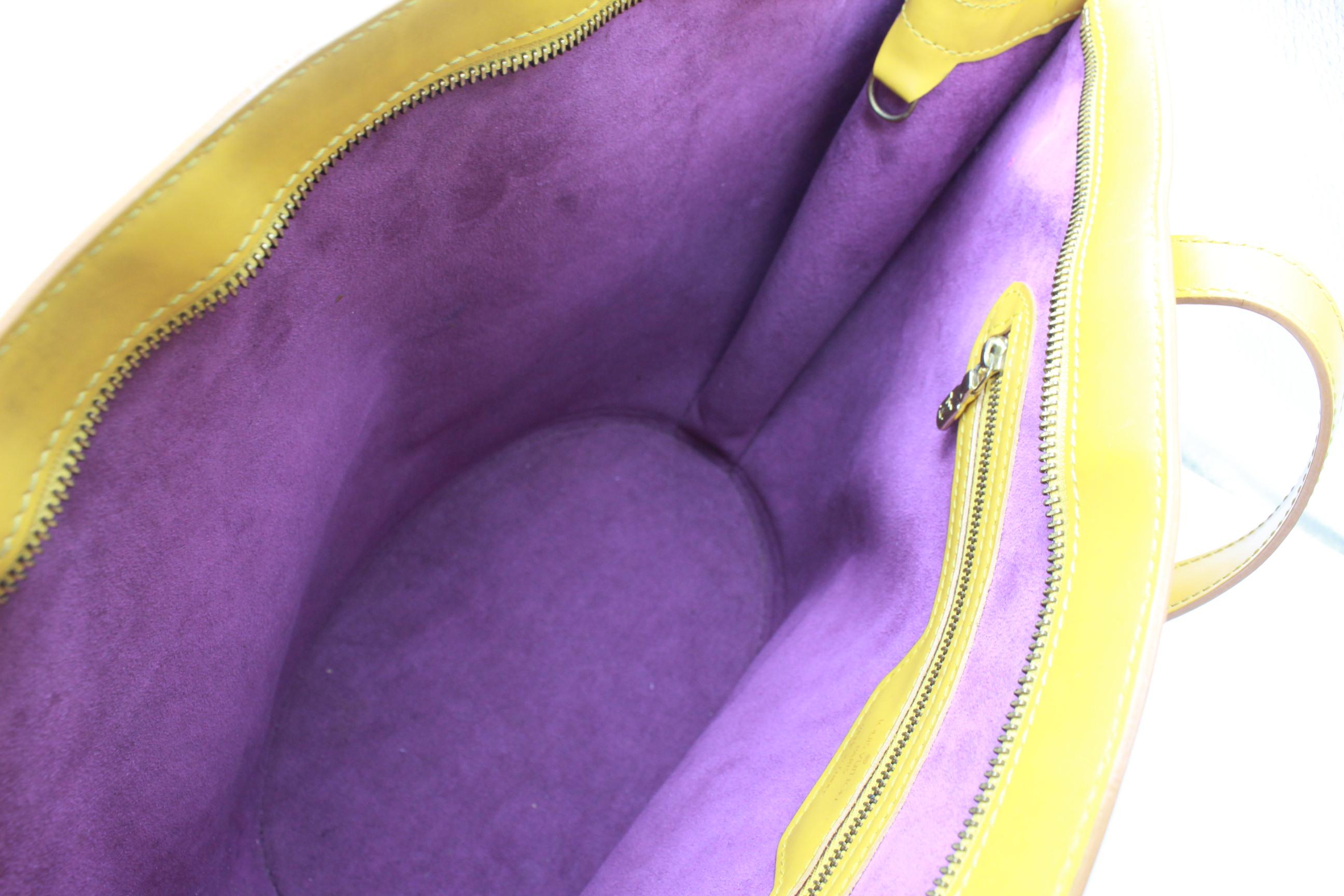 Women's or Men's Louis Vuitton Saint Jacques handbag in yellow épi leather For Sale