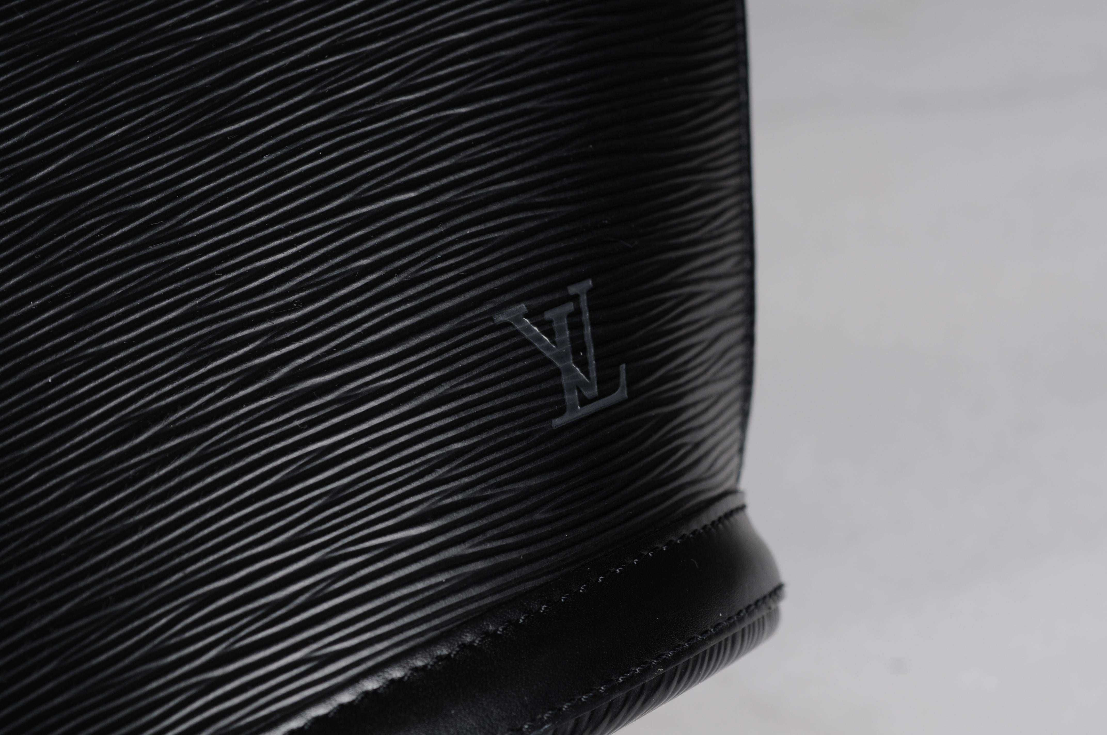 Louis Vuitton Saint Jacques PM Negro Piel EPI en venta 12