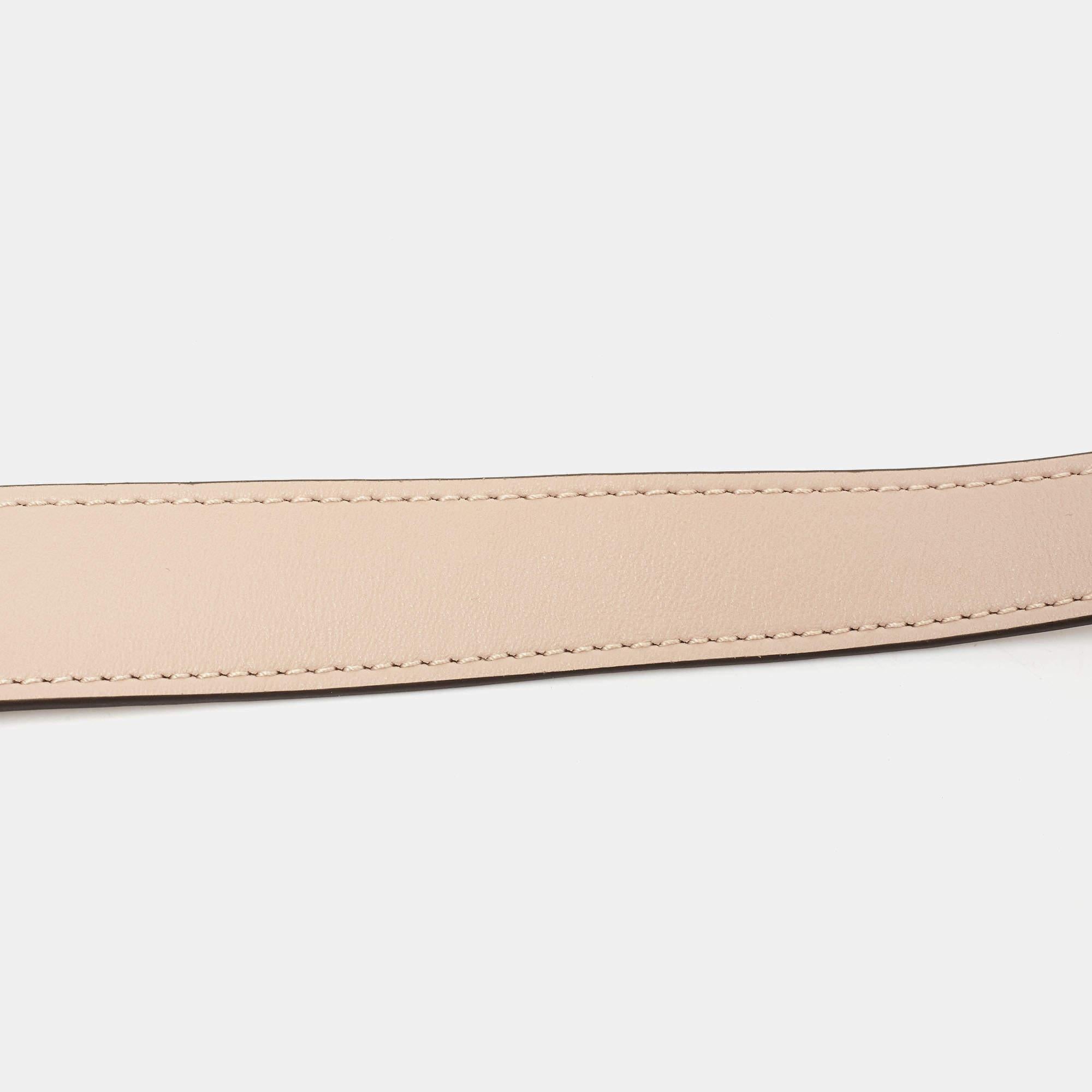Louis Vuitton's shoulder strap is one of the most useful accessories with a touch of luxury. The strap is made from leather and is complete with two gold-tone clasps for you to attach it to your bags.

