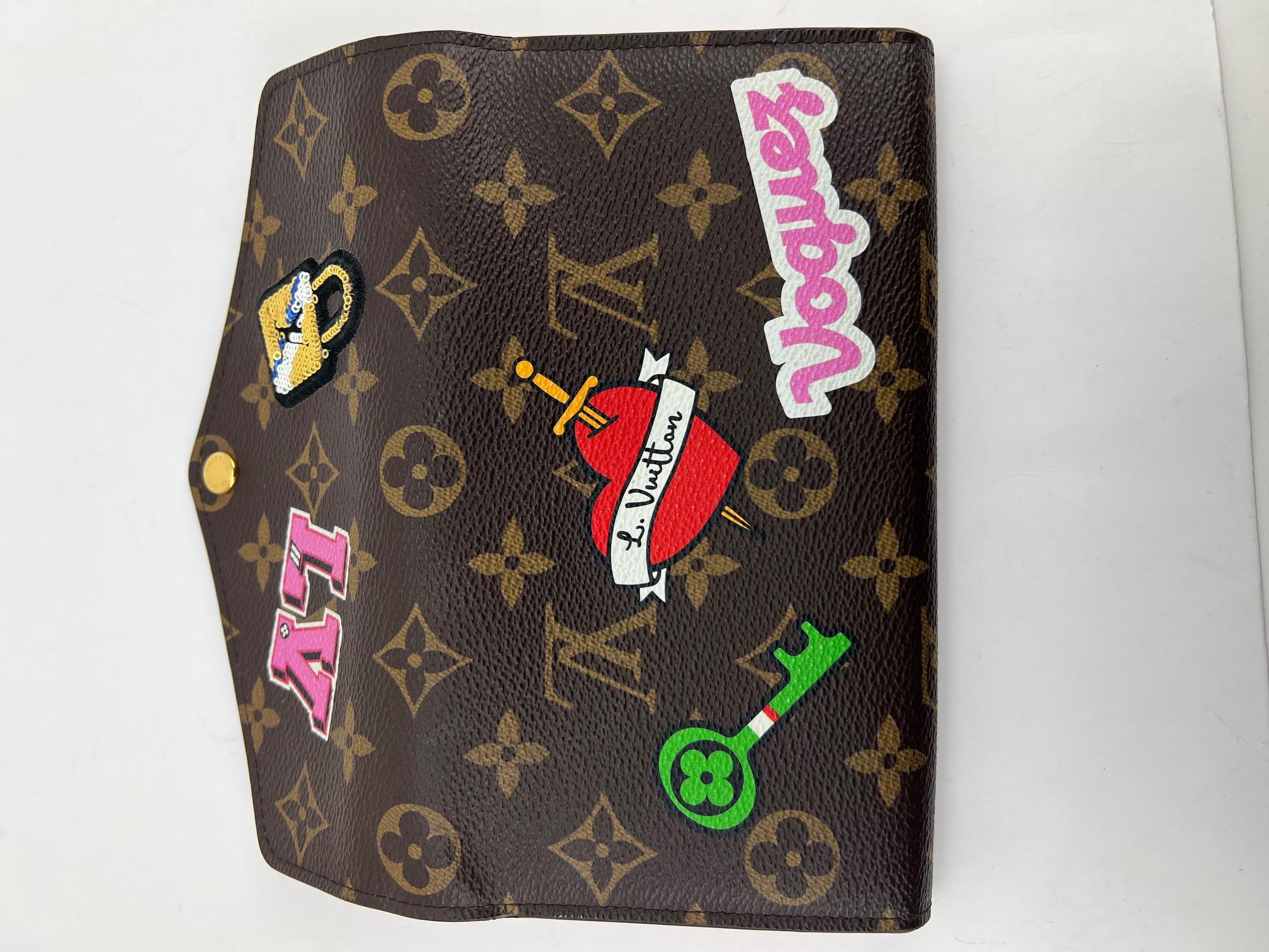 Louis Vuitton Sarah My World Tour Monogram Canvas Wallet Limited Edition In Excellent Condition In Freehold, NJ
