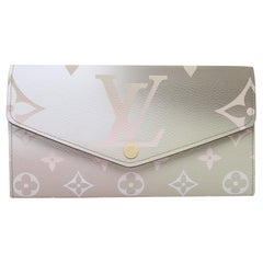 Portefeuille Louis Vuitton Sarah Sunset kaki en cuir pour femmes M81276