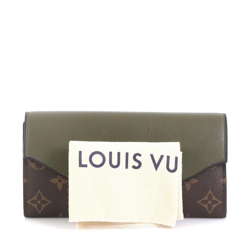 This Louis Vuitton Sarah Tuileries Wallet Monogram Canvas and Leather, crafted in brown monogram coated canvas and green leather, features gold-tone hardware. Its snap button closure opens to a brown monogram coated canvas and pink leather interior