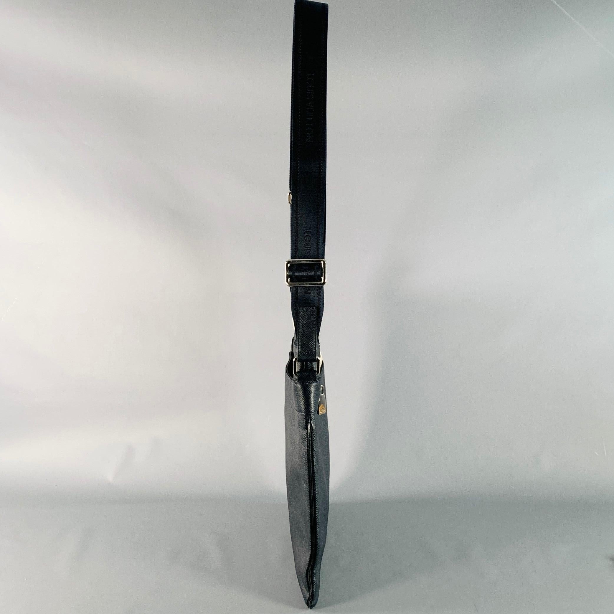 Nero LOUIS VUITTON Borsa a tracolla in pelle Sasha Navy Taiga in vendita