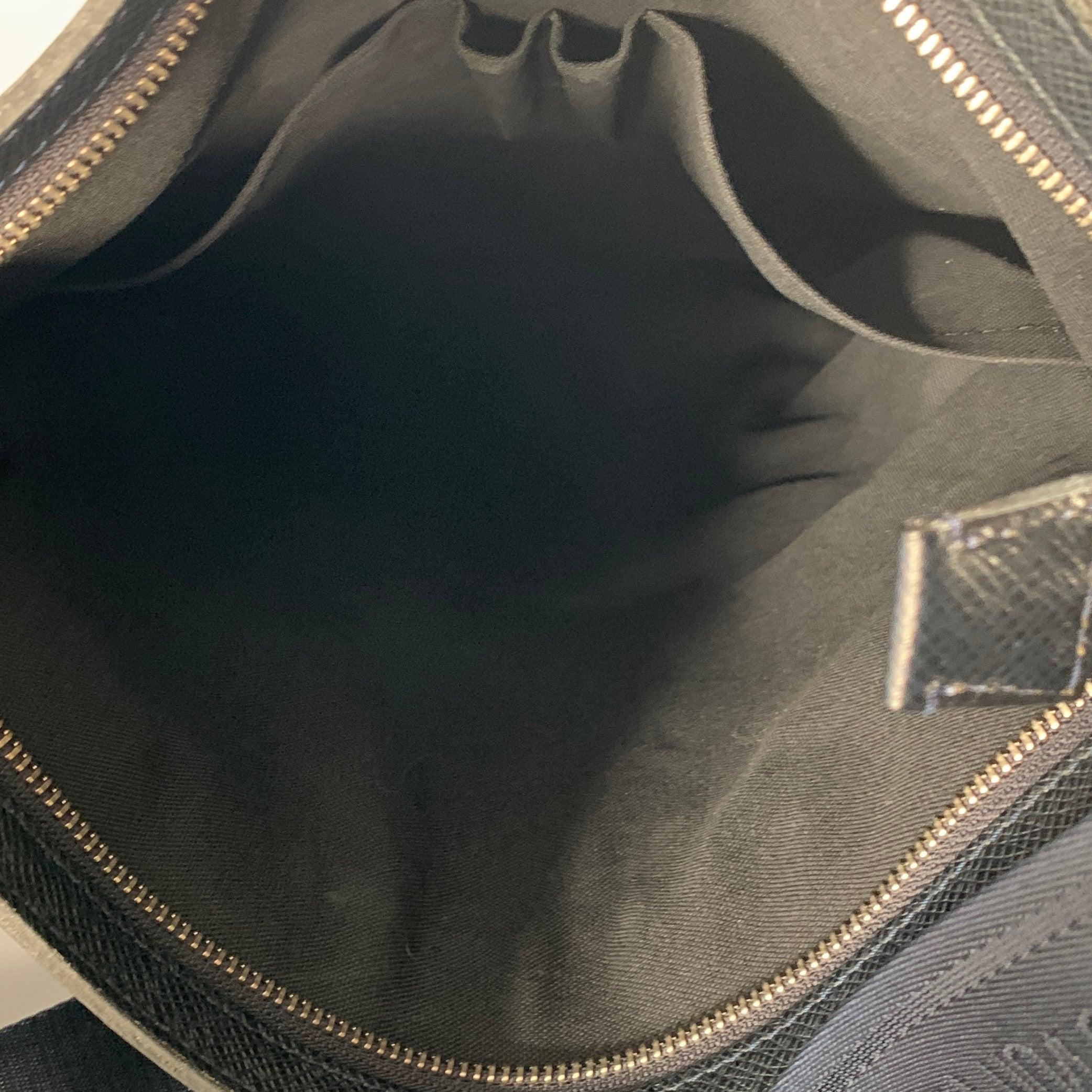 LOUIS VUITTON Borsa a tracolla in pelle Sasha Navy Taiga in vendita 2