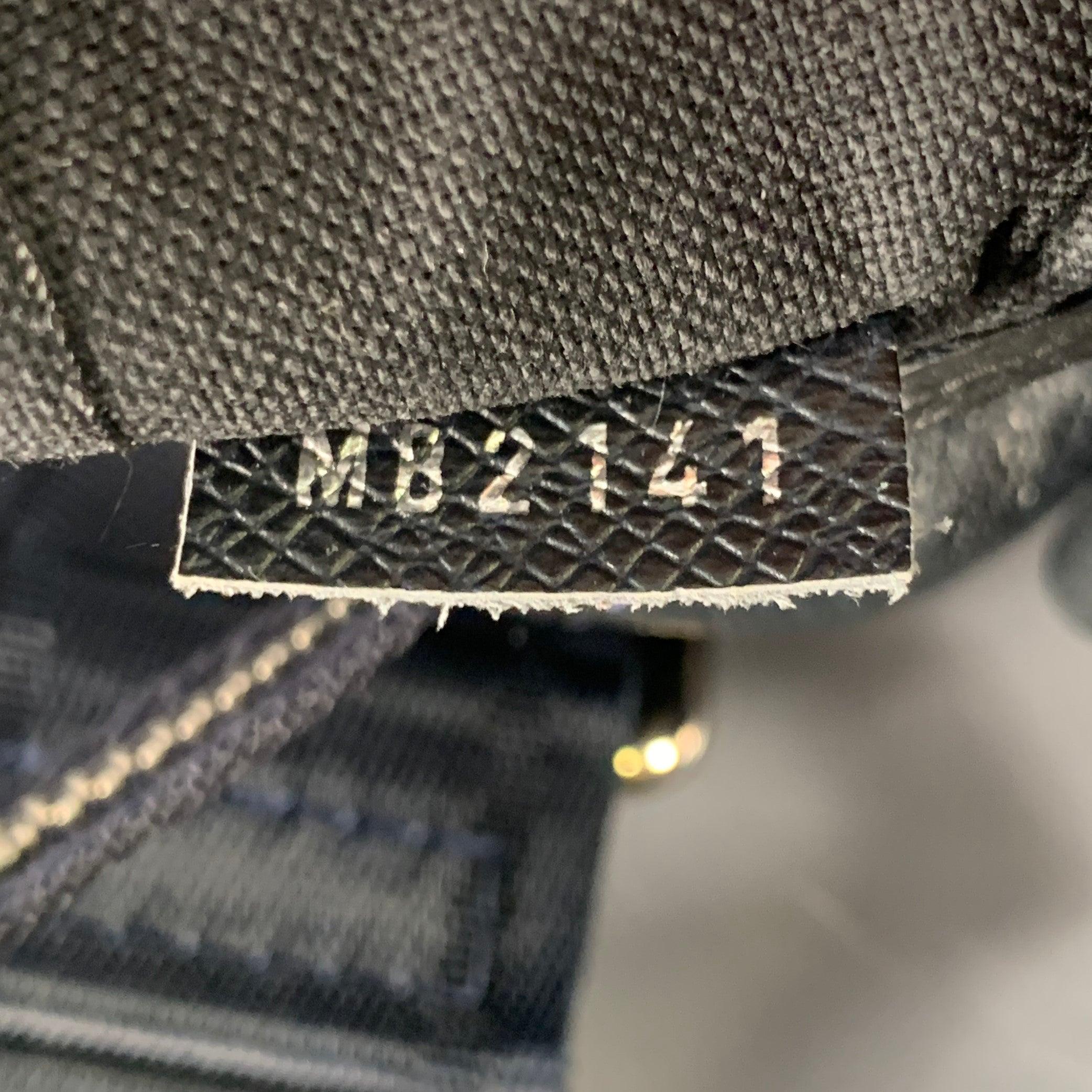 LOUIS VUITTON Borsa a tracolla in pelle Sasha Navy Taiga in vendita 3