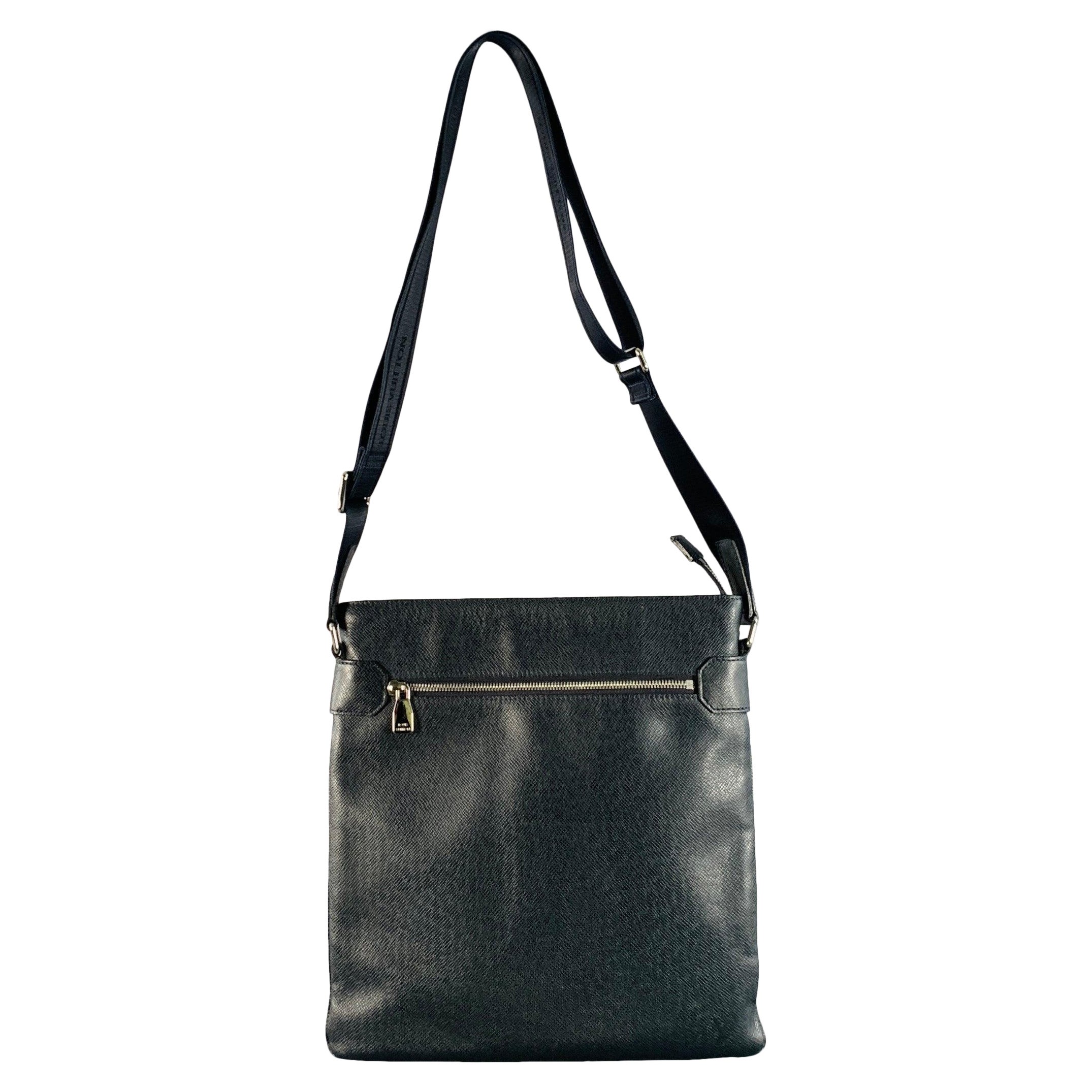 LOUIS VUITTON Borsa a tracolla in pelle Sasha Navy Taiga in vendita