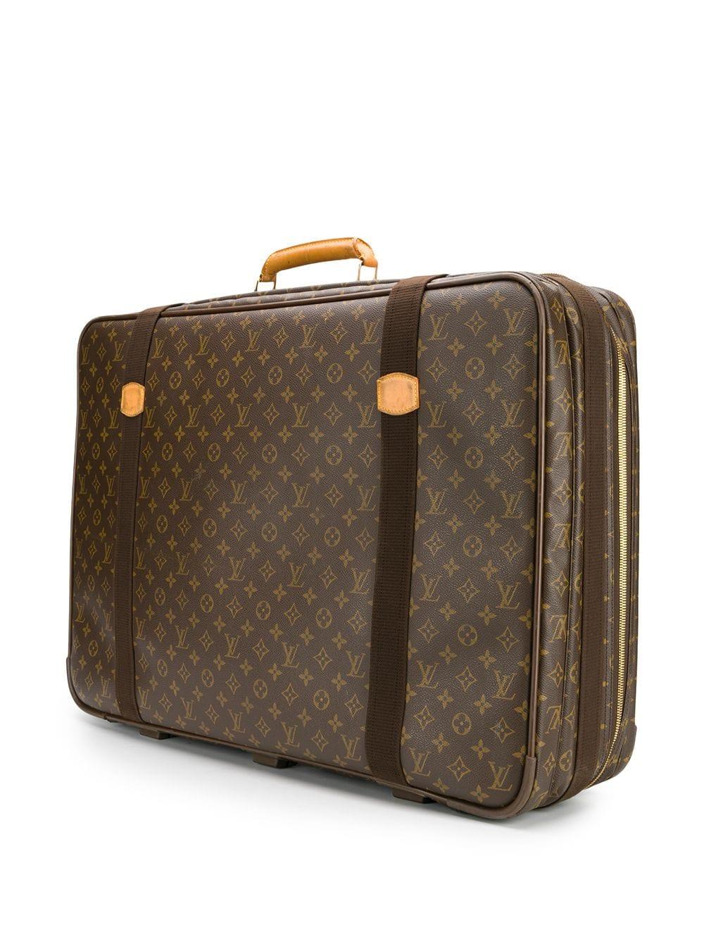 Travel in style with this large-sized suitcase by Louis Vuitton, crafted in France from the brand's iconic beige & brown monogram print canvas and featuring a structured top-handle design, leather trim, buckle fastenings and a zip-around closure