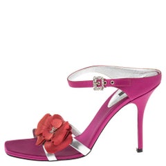 Louis Vuitton Sandalen aus Satin und Leder mit Blumenapplikationen und Riemen Größe 40