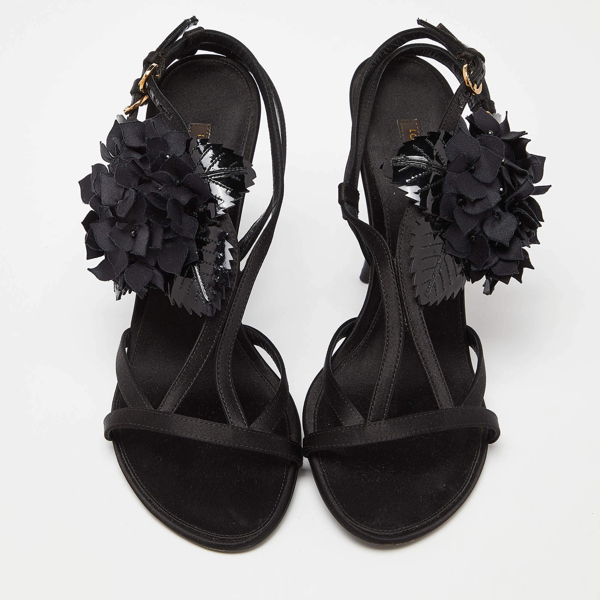 Noir Louis Vuitton - Sandales à lanières à la cheville embellies en cuir verni satiné, taille 38,5 en vente