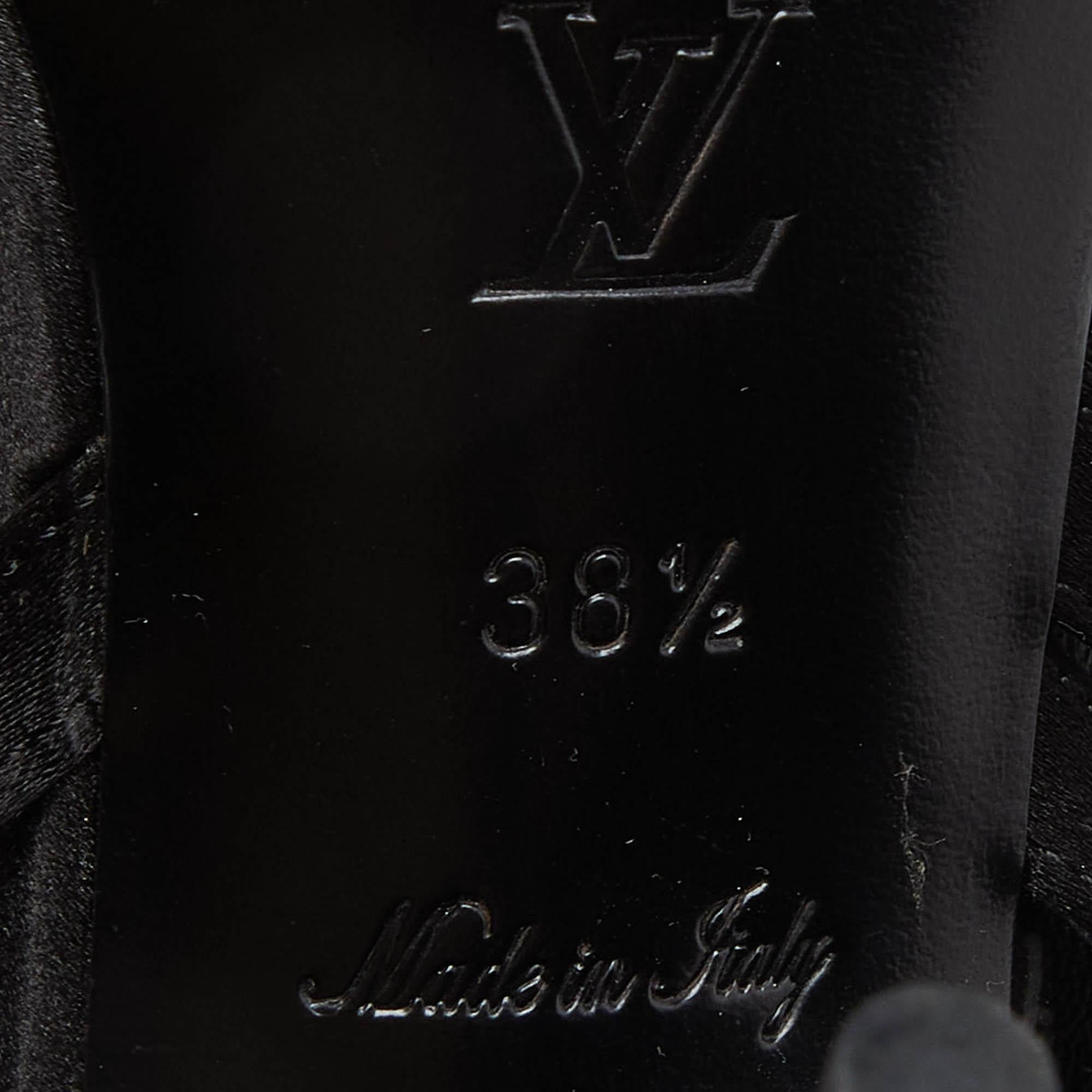 Louis Vuitton - Sandales à lanières à la cheville embellies en cuir verni satiné, taille 38,5 en vente 3