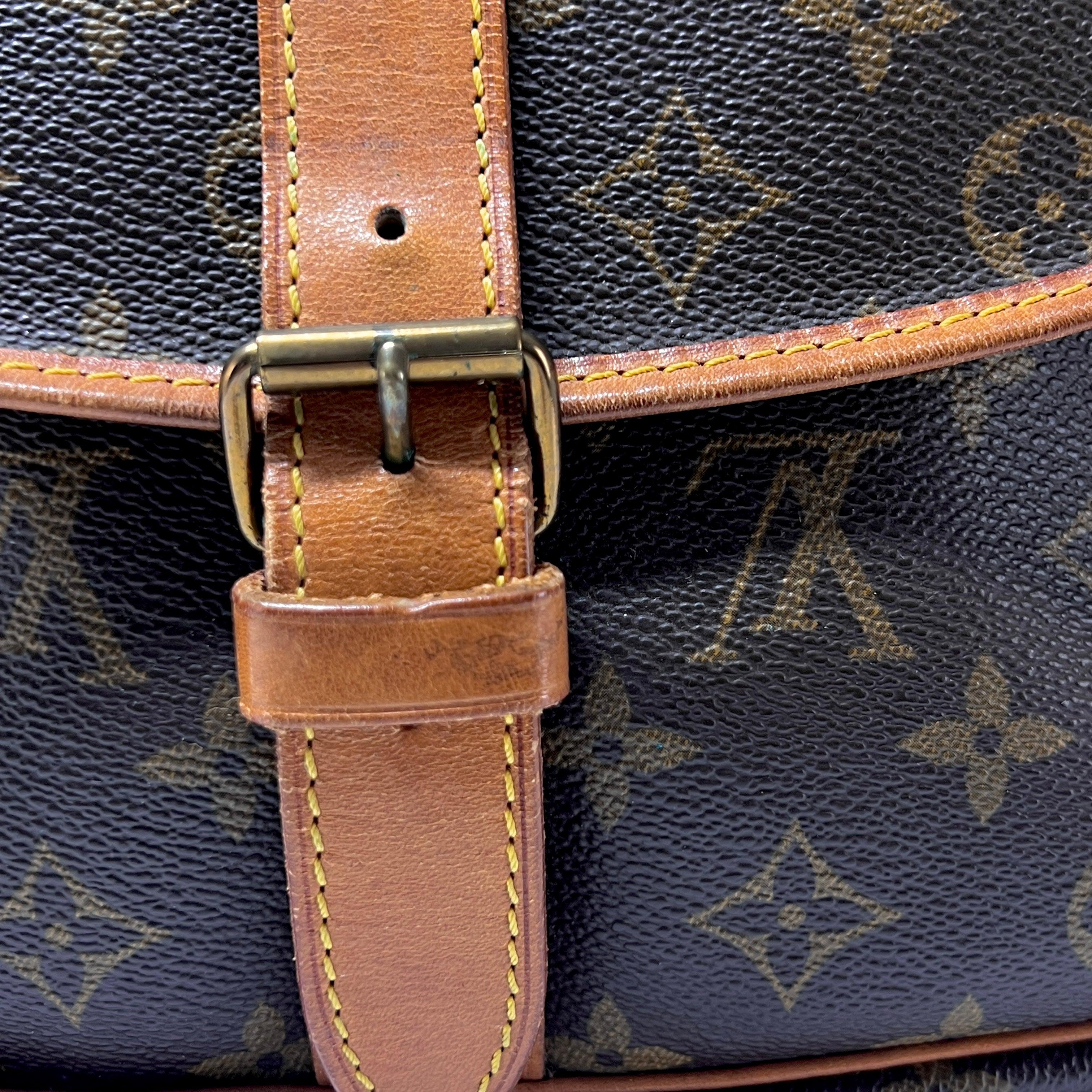 Louis Vuitton Saumur Crossbody Bag Monogram Canvas Brown 1990 Bon état - En vente à SAINT-OUEN-SUR-SEINE, FR