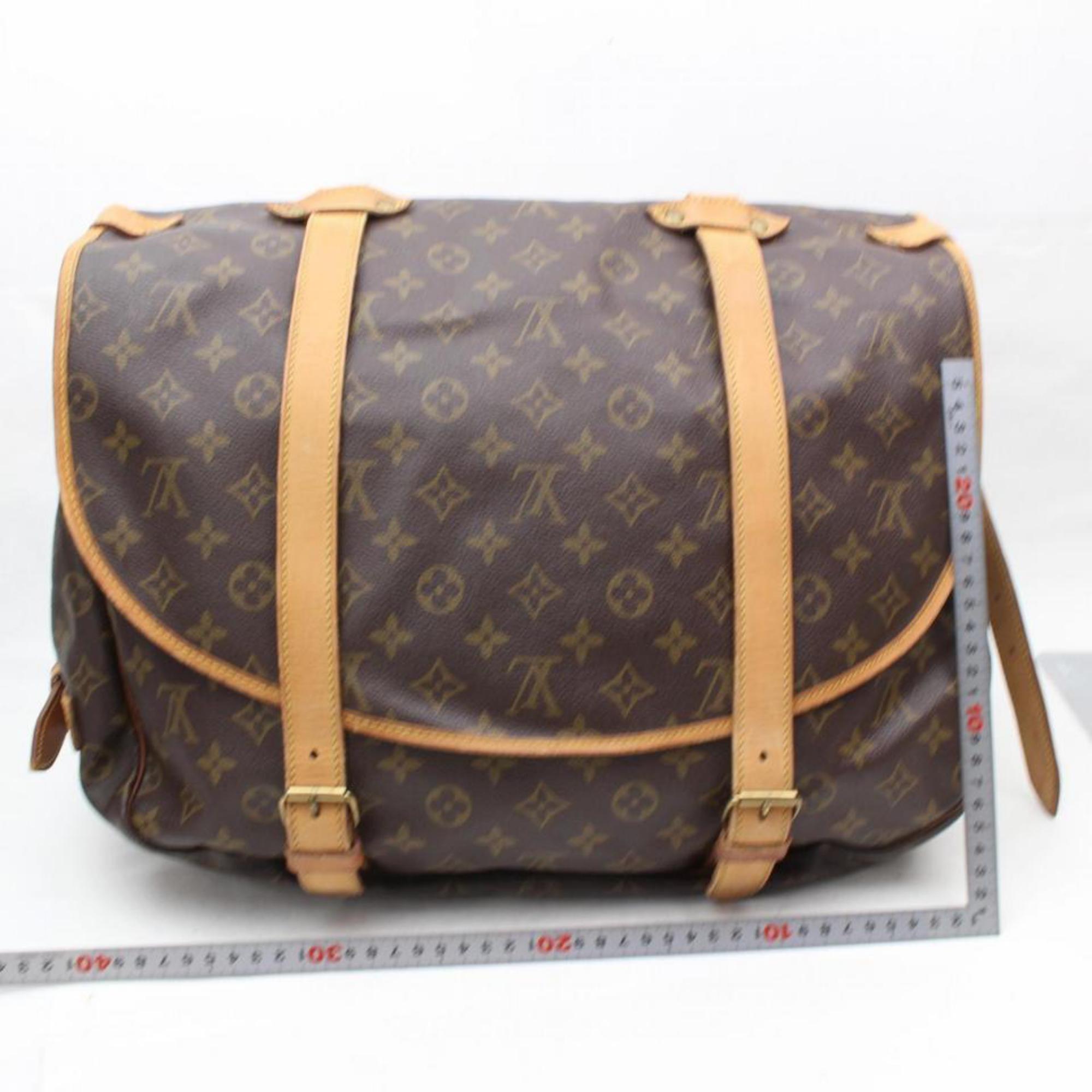 Louis Vuitton Saumur Monogram 43 Gm Saddle 869282 Coated Canvas Messenger  Bag In Good Condition For Sale In Forest Hills, NY