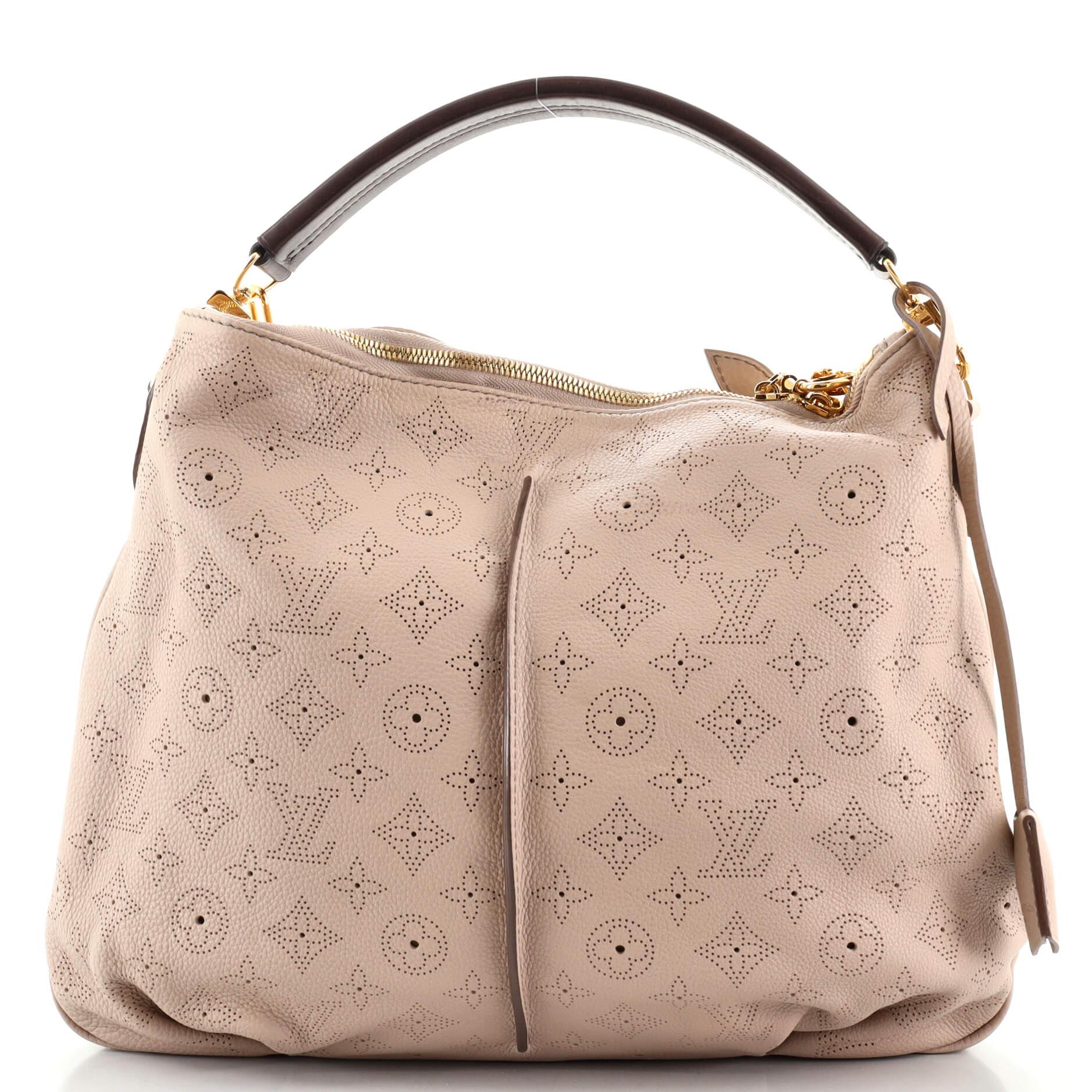 Louis Vuitton Selene Handtasche aus Mahina-Leder PM im Zustand „Gut“ in NY, NY
