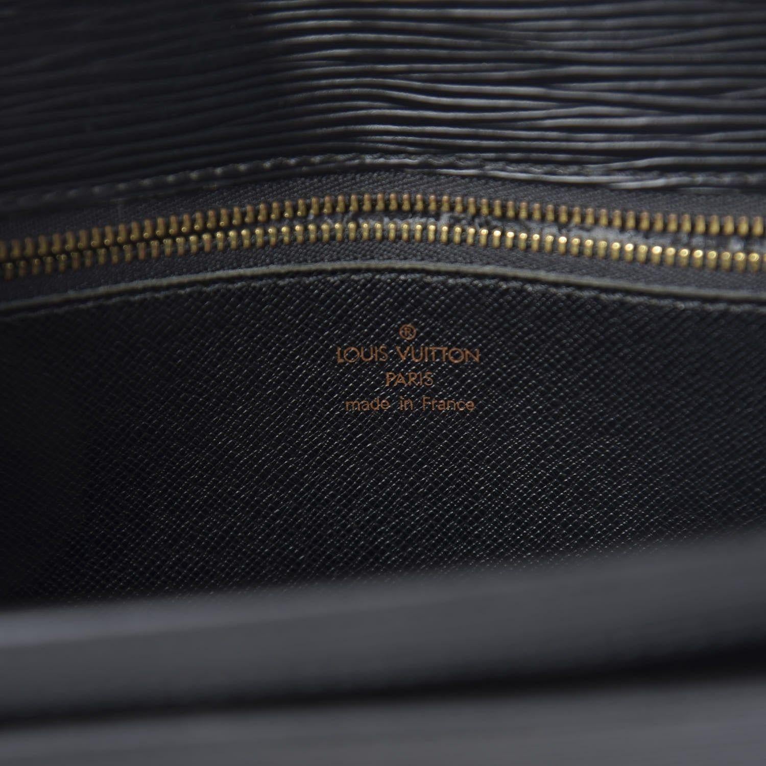 Sellier Dragonne Clutch aus schwarzem Epi-Leder von Louis Vuitton im Angebot 3