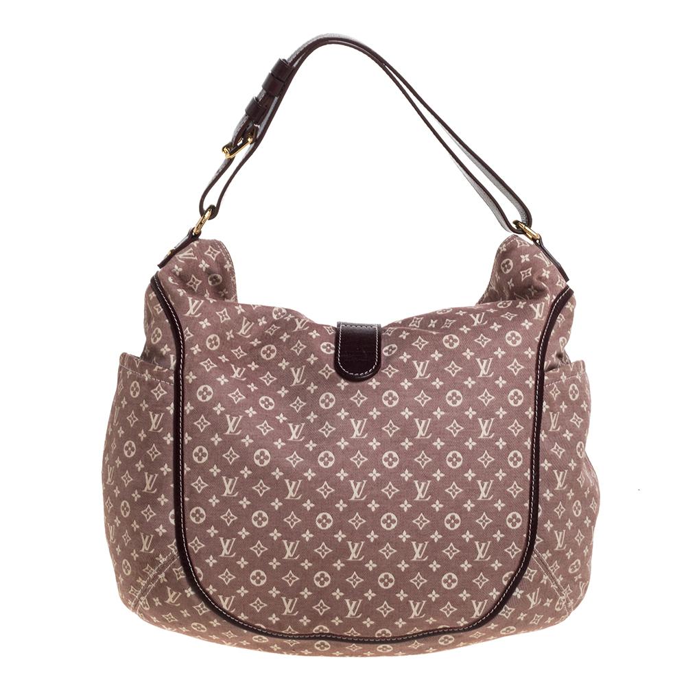 Perfect for everyday use with space enough to store your essentials, this Louis Vuitton Idylle Romance bag is stylish and effortlessly luxurious. Crafted in monogram coated fabric, this bag is accented with leather trims and is completed with a