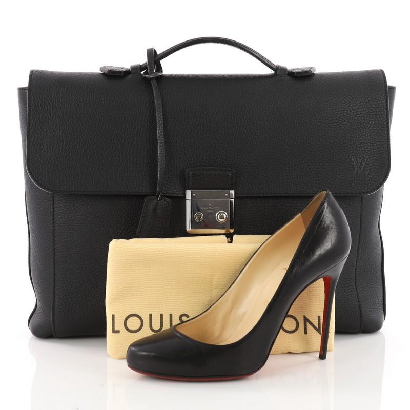 This authentic Louis Vuitton Serviette Dorian Taurillon Leather is a classic yet functional briefcase made for work or daily excursions. Crafted in black taurillon leather, this bag features a flat handle strap, subtle LV logo at its flap, and