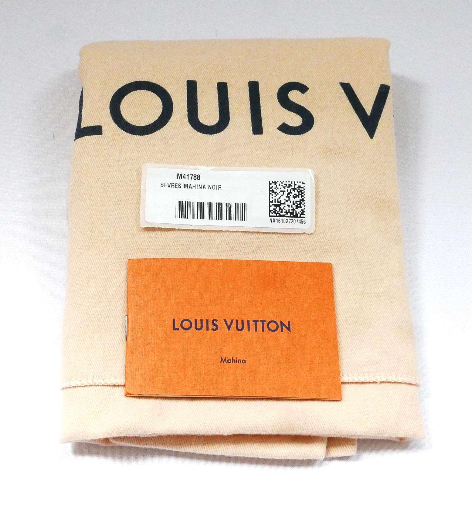 Louis Vuitton Sèvres Mahina Noir Sac Noir en vente 6