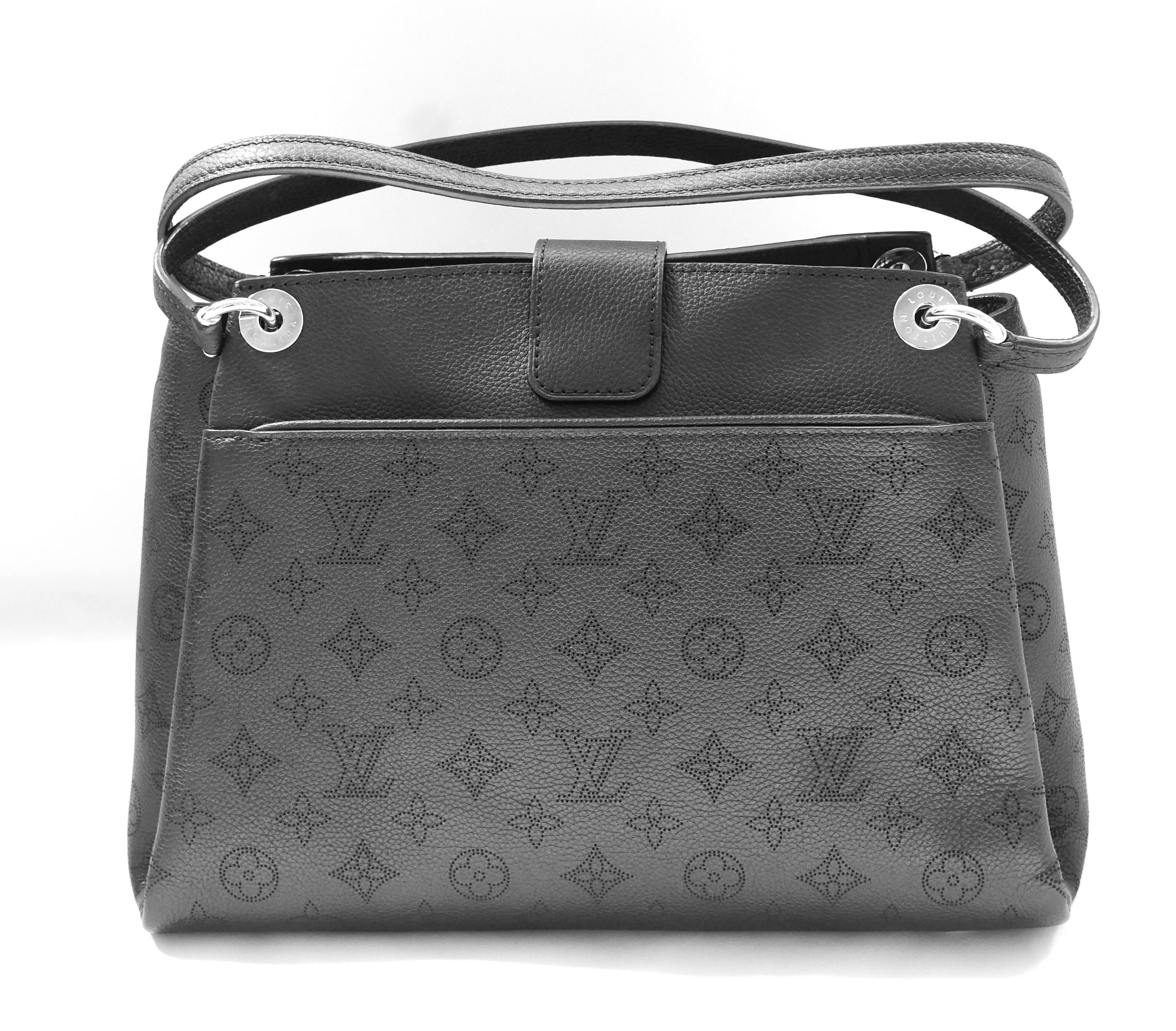 Louis Vuitton Sevres Mahina Noir Tasche in Schwarz Damen im Angebot