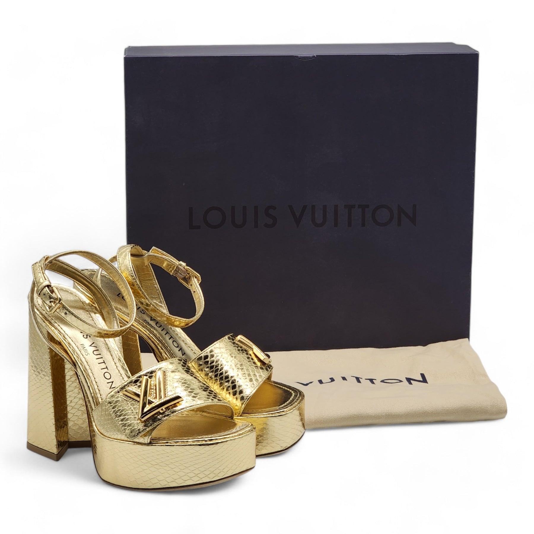 - Gold. 
- Metallic Ayers leather (snakeskin). 
- Lambskin lining. 
- Leather outsole. 
- 12 cm / 4.7-inch heel with 9.5 cm / 3.7-inch comfort. 
- LV accessory. 
- Made in Italy. 

Size: 35

Condition:
Brand new with box.