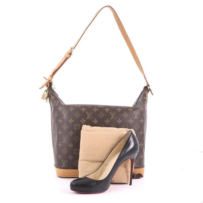 This Louis Vuitton Sharon Stone Amfar Three Bag Monogram Canvas, crafted in brown monogram coated canvas, features adjustable vachetta leather strap, vachetta leather trims, and gold-tone hardware. Its top two-way zip closure opens to a red