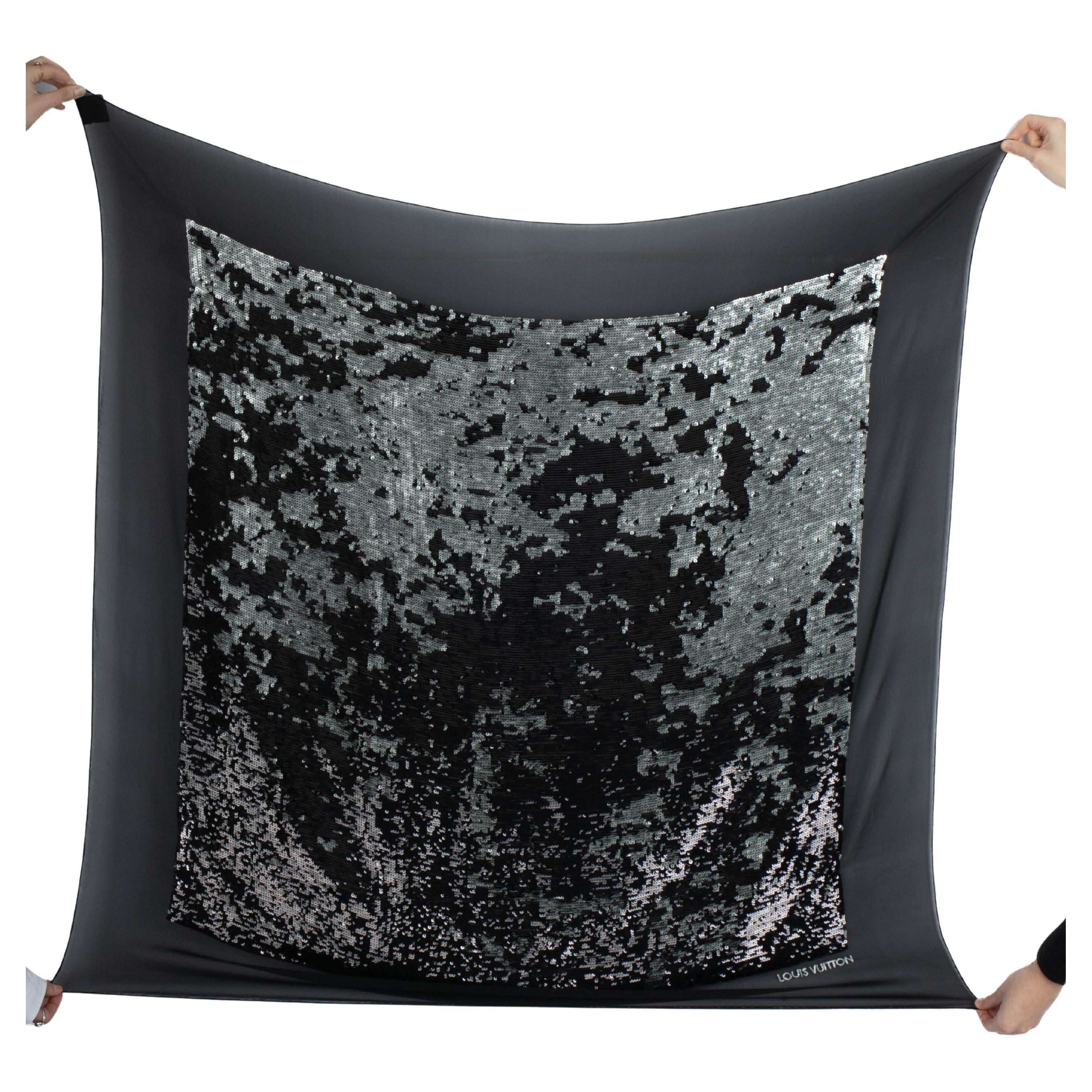 Louis Vuitton shawl For Sale