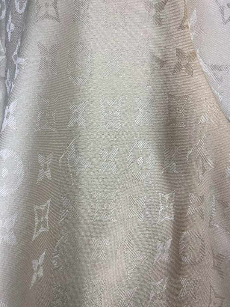 Gray Louis Vuitton Shawl Scarf White with Monogram For Sale