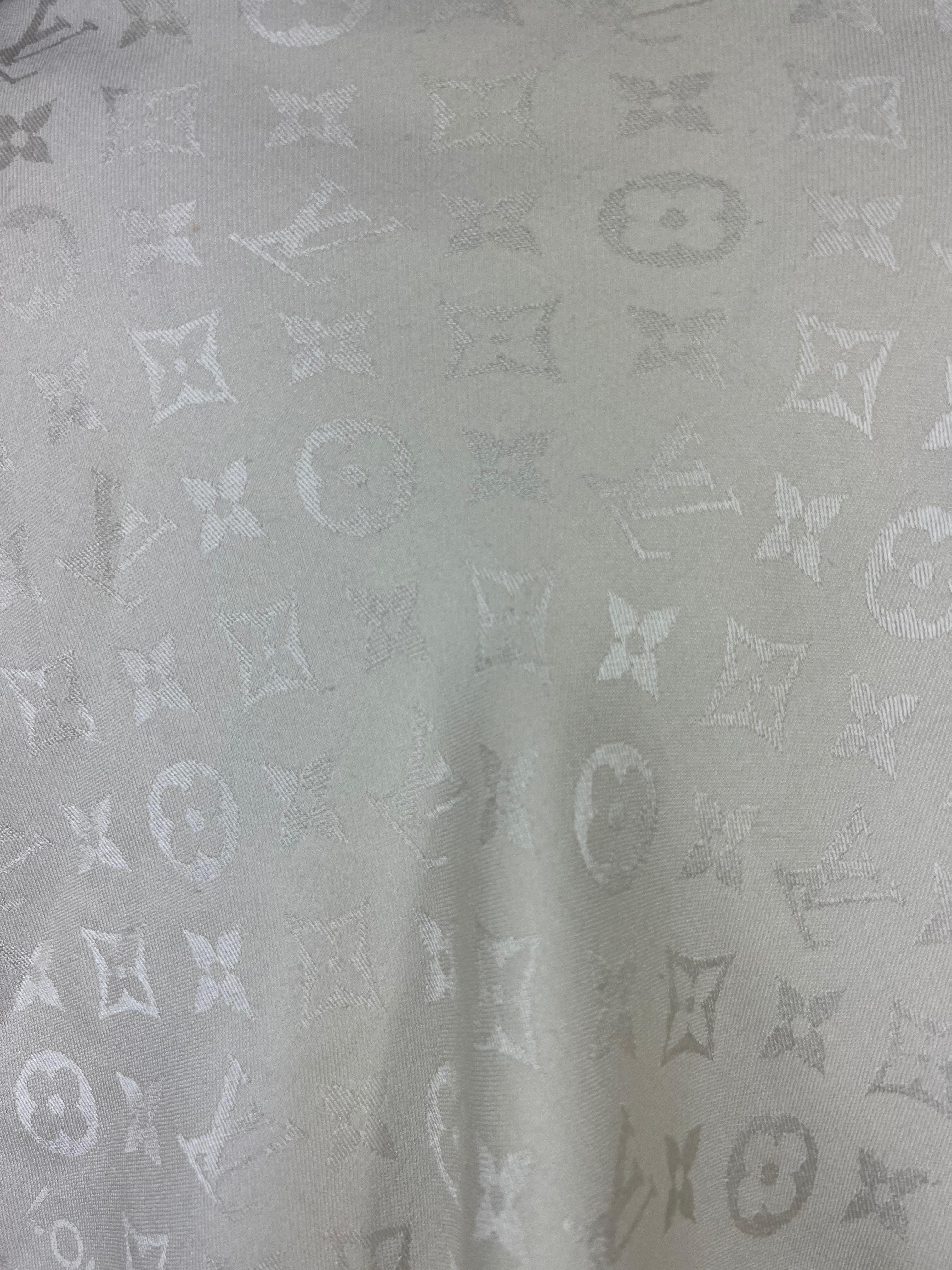 Women's or Men's Louis Vuitton Shawl Scarf White with Monogram