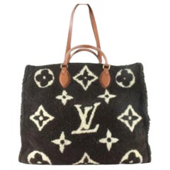 Louis Vuitton Fall 2007 Runway Shearling Thunder Bag · INTO