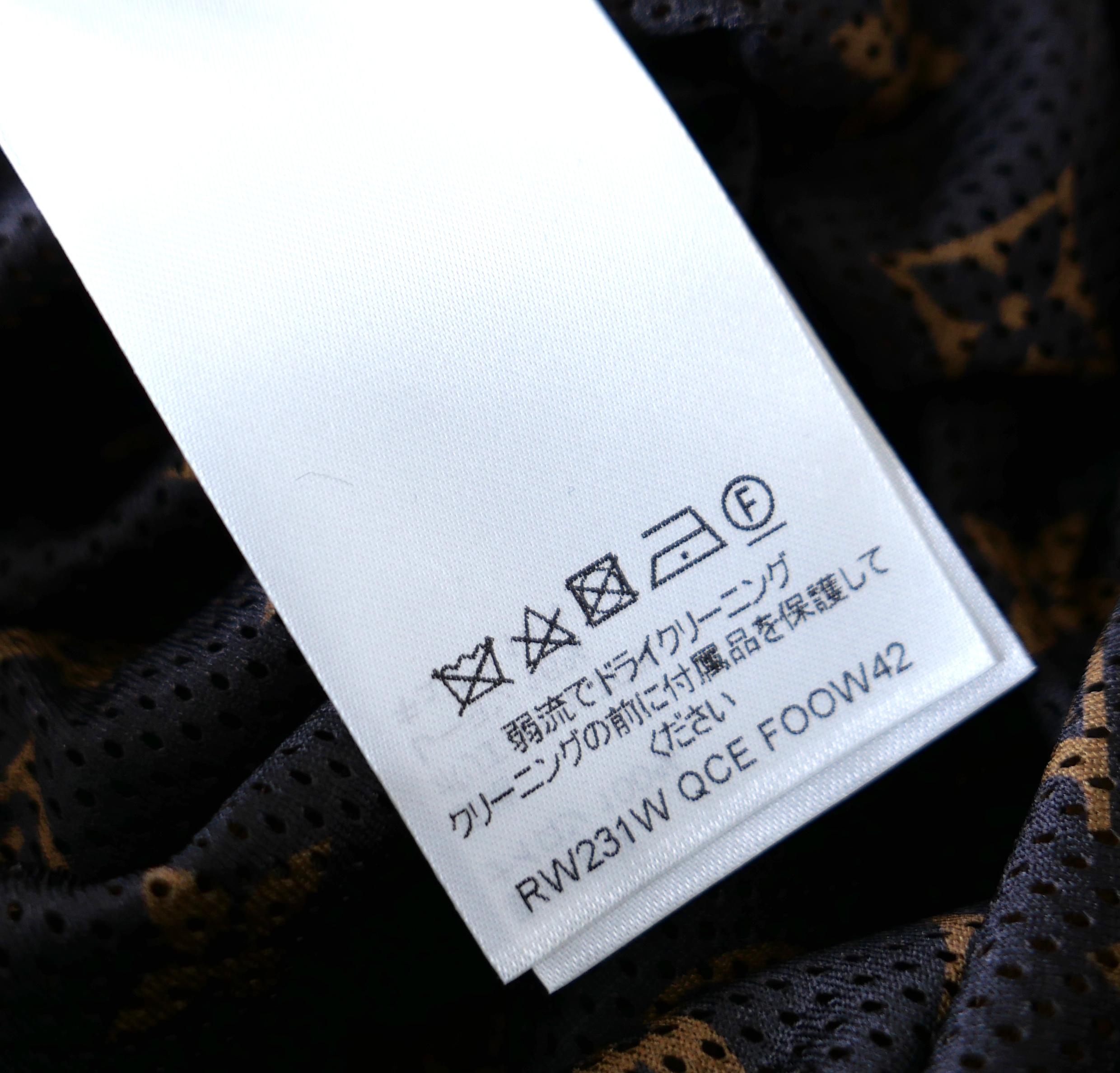 Louis Vuitton - Veste à capuche sportive en nylon brillant en vente 9