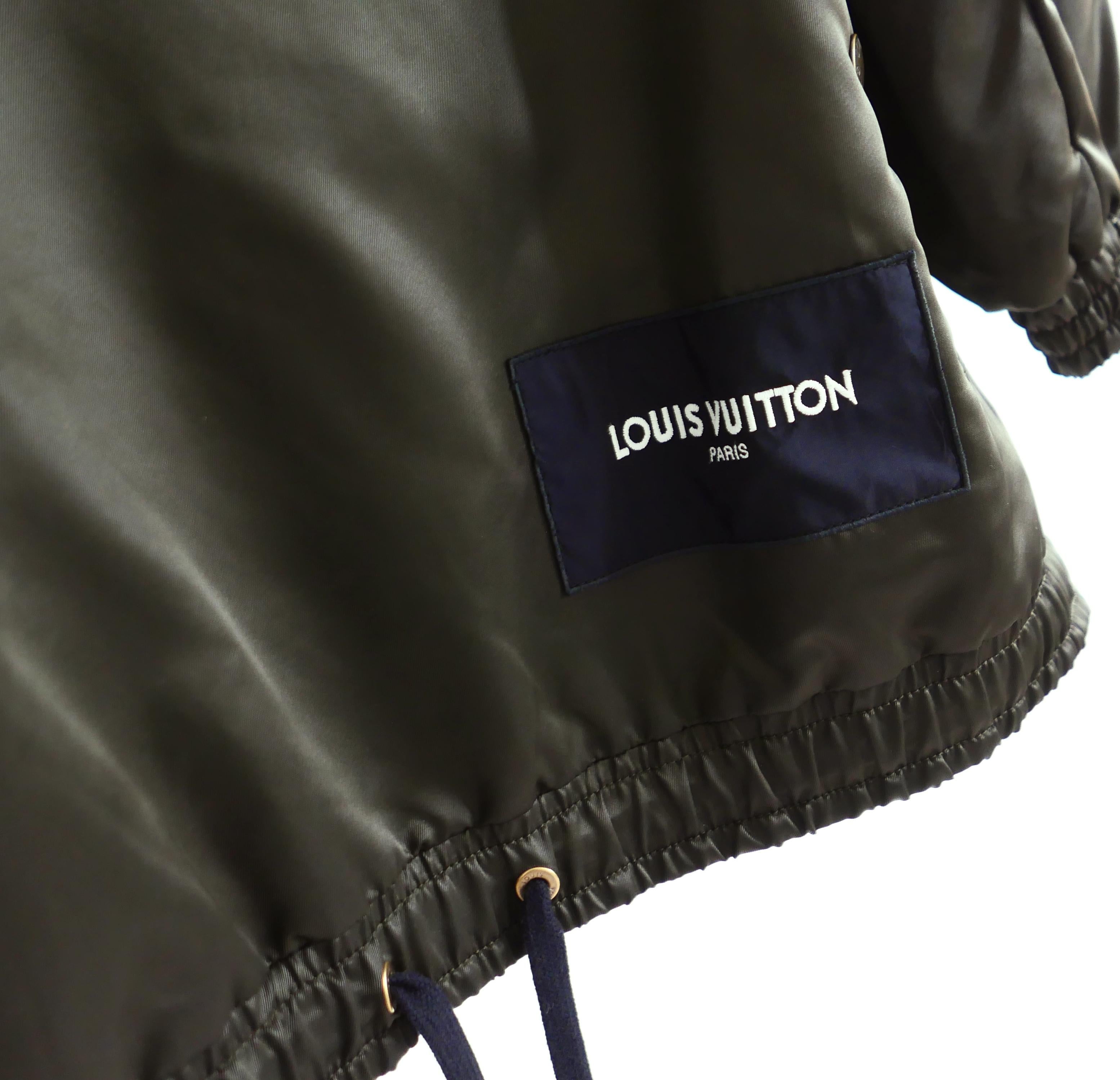 Noir Louis Vuitton - Veste à capuche sportive en nylon brillant en vente
