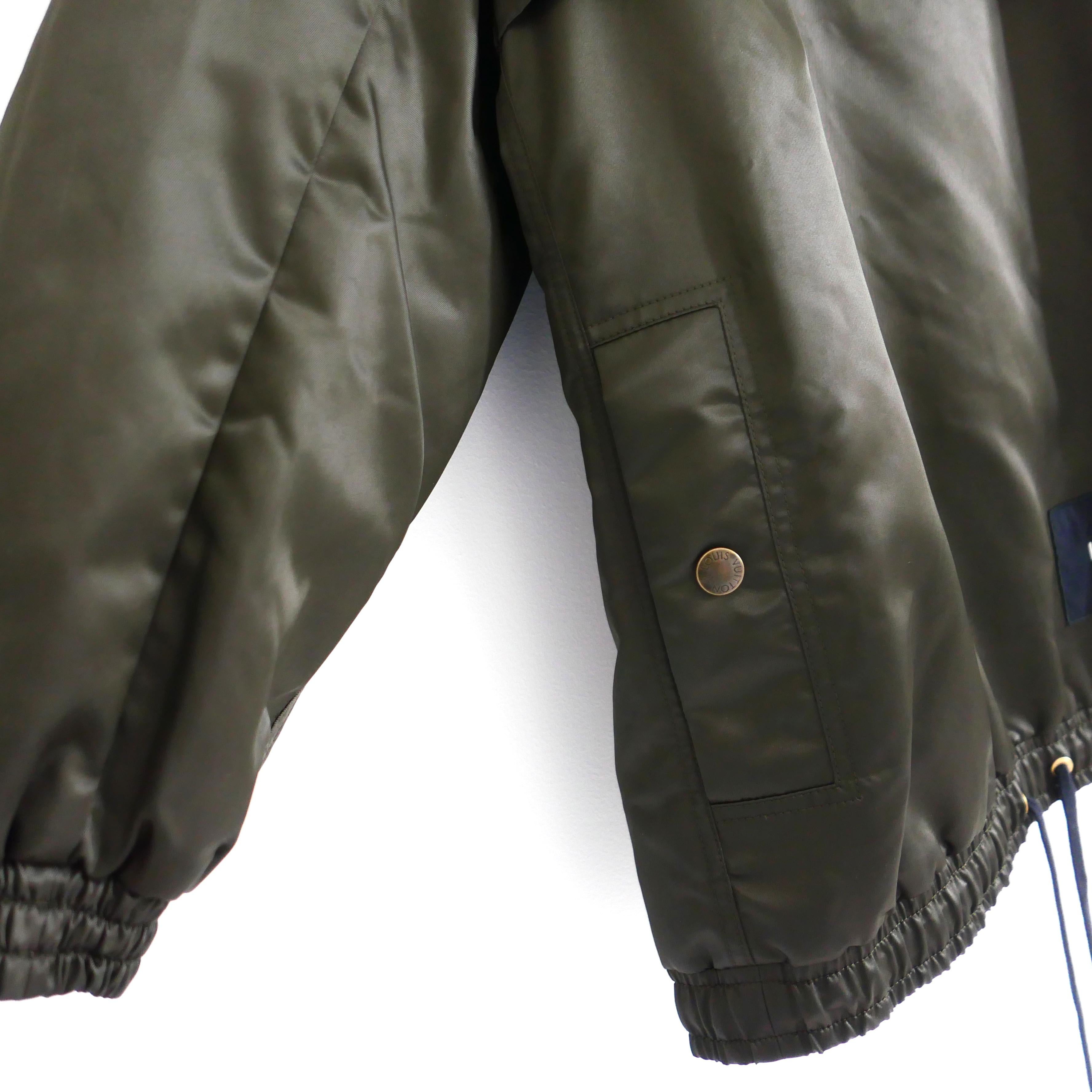 Louis Vuitton - Veste à capuche sportive en nylon brillant Pour femmes en vente