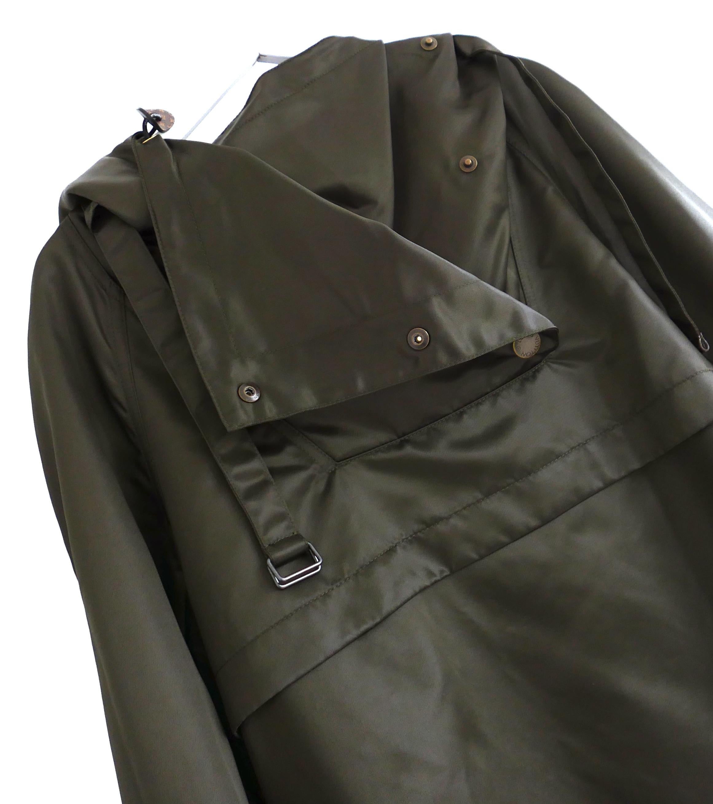 Louis Vuitton - Veste à capuche sportive en nylon brillant en vente 1