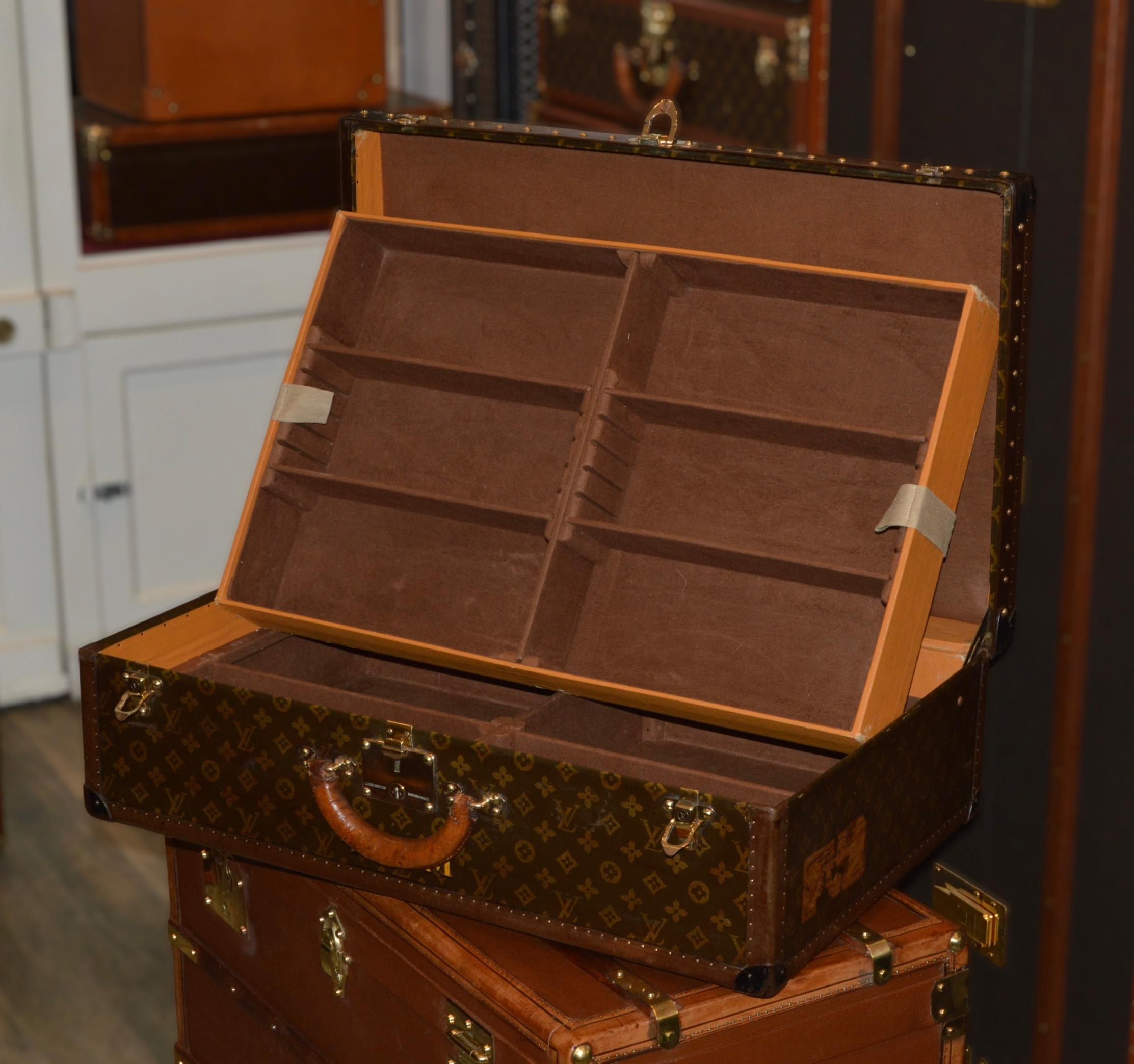 Women's or Men's Louis Vuitton Shoes Trunk c.1940 For Sale