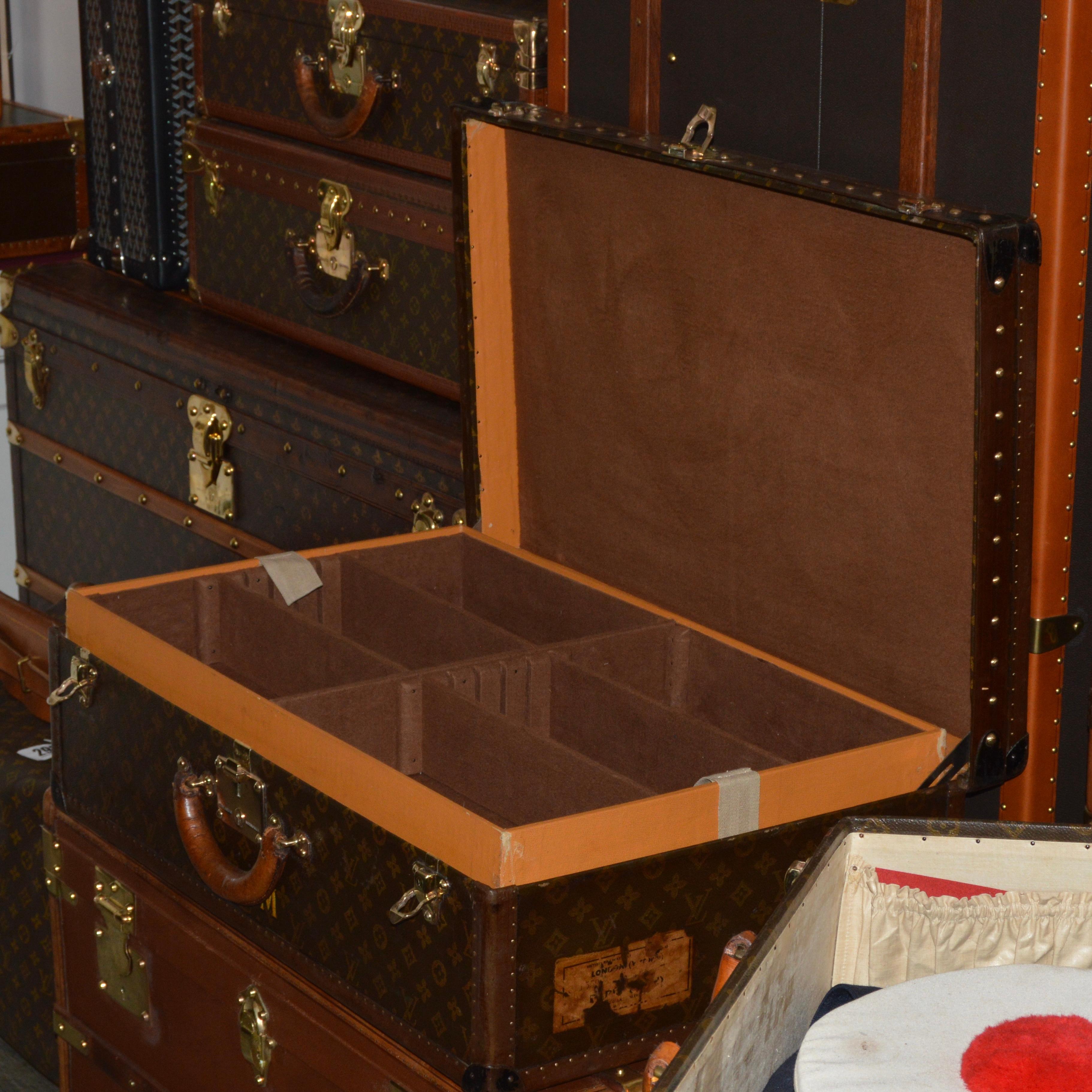 Louis Vuitton Shoes Trunk c.1940 For Sale 1