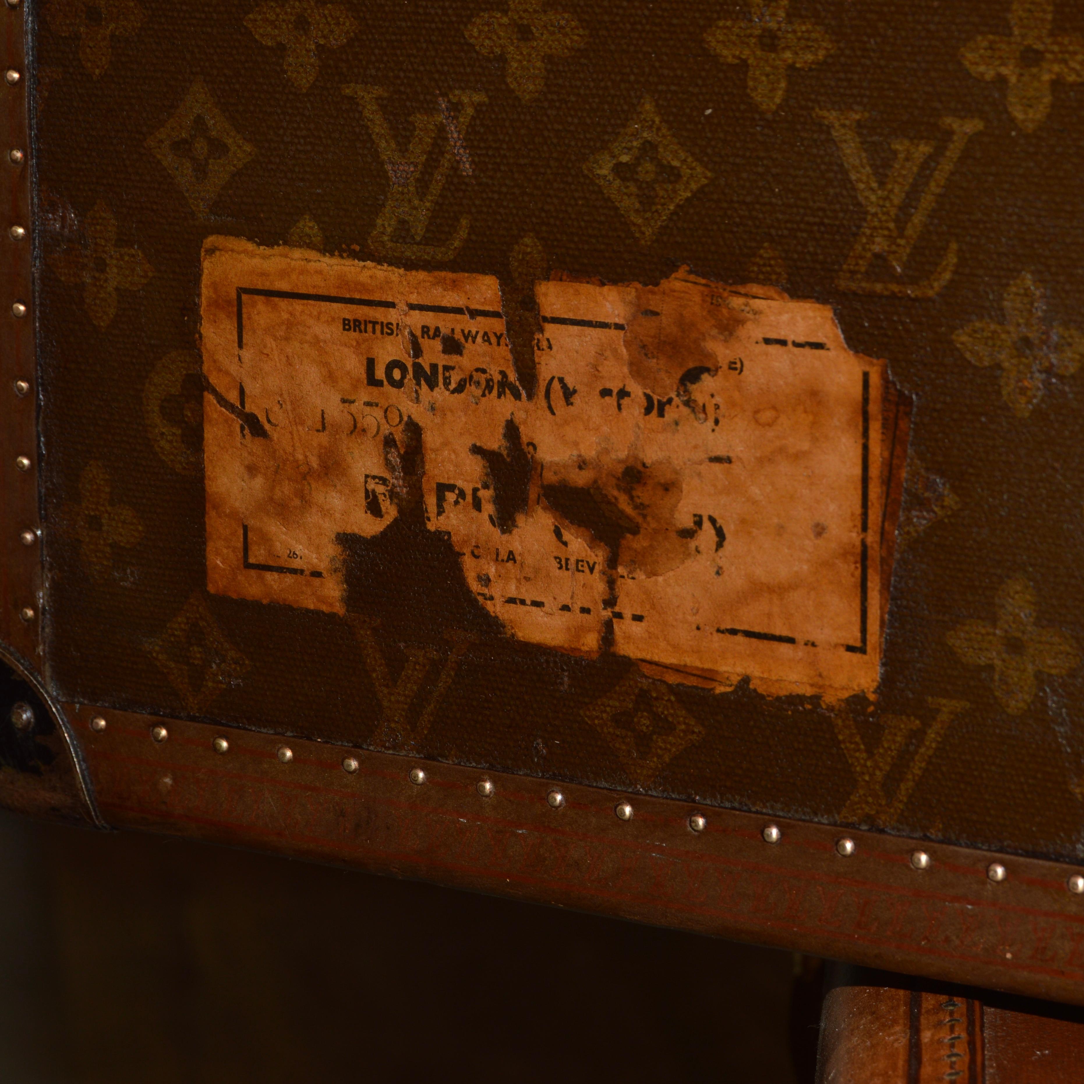 Louis Vuitton Shoes Trunk c.1940 For Sale 5