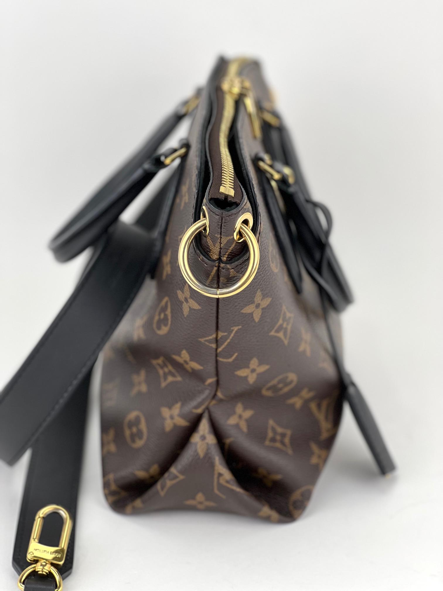 Louis Vuitton Shoulder Bag Flower Zippered PM Noir Black Leather Handbag  In Good Condition In Freehold, NJ