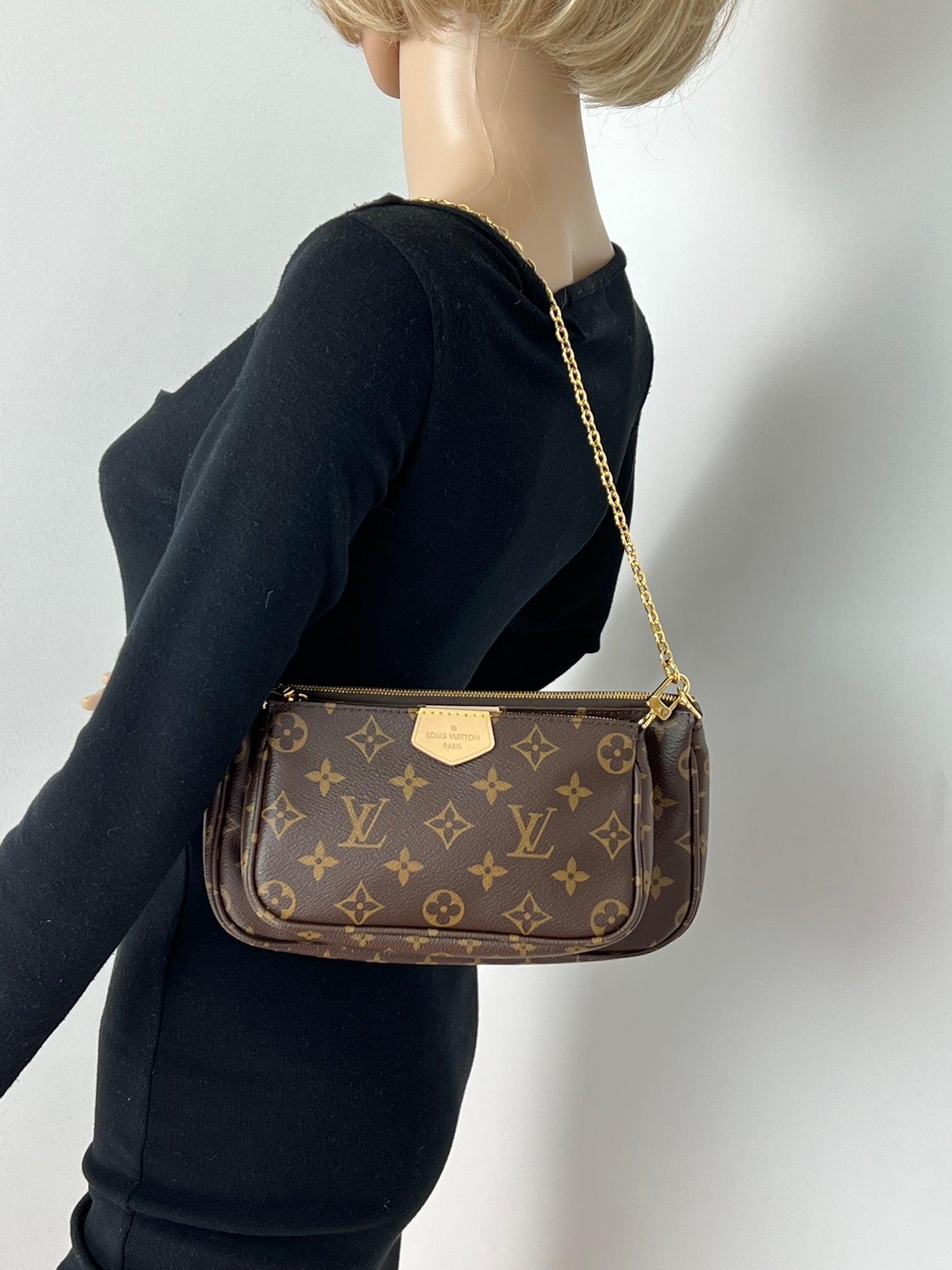 Louis Vuitton Shoulder Bag Multi Pochette Accessoires Monogram Canvas Brown In Excellent Condition In Freehold, NJ