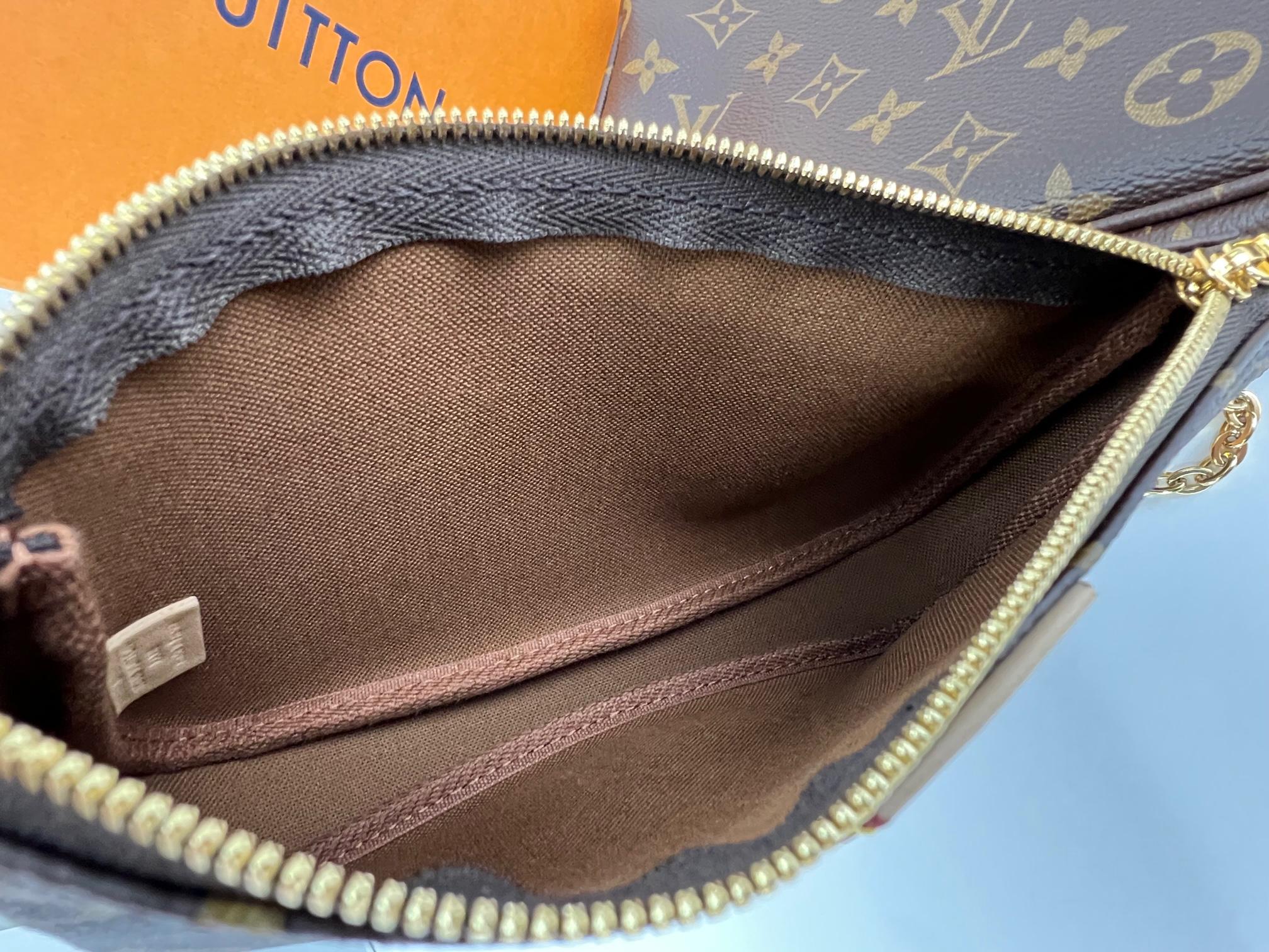 Women's or Men's Louis Vuitton Shoulder Bag Multi Pochette Accessoires Monogram Canvas Brown
