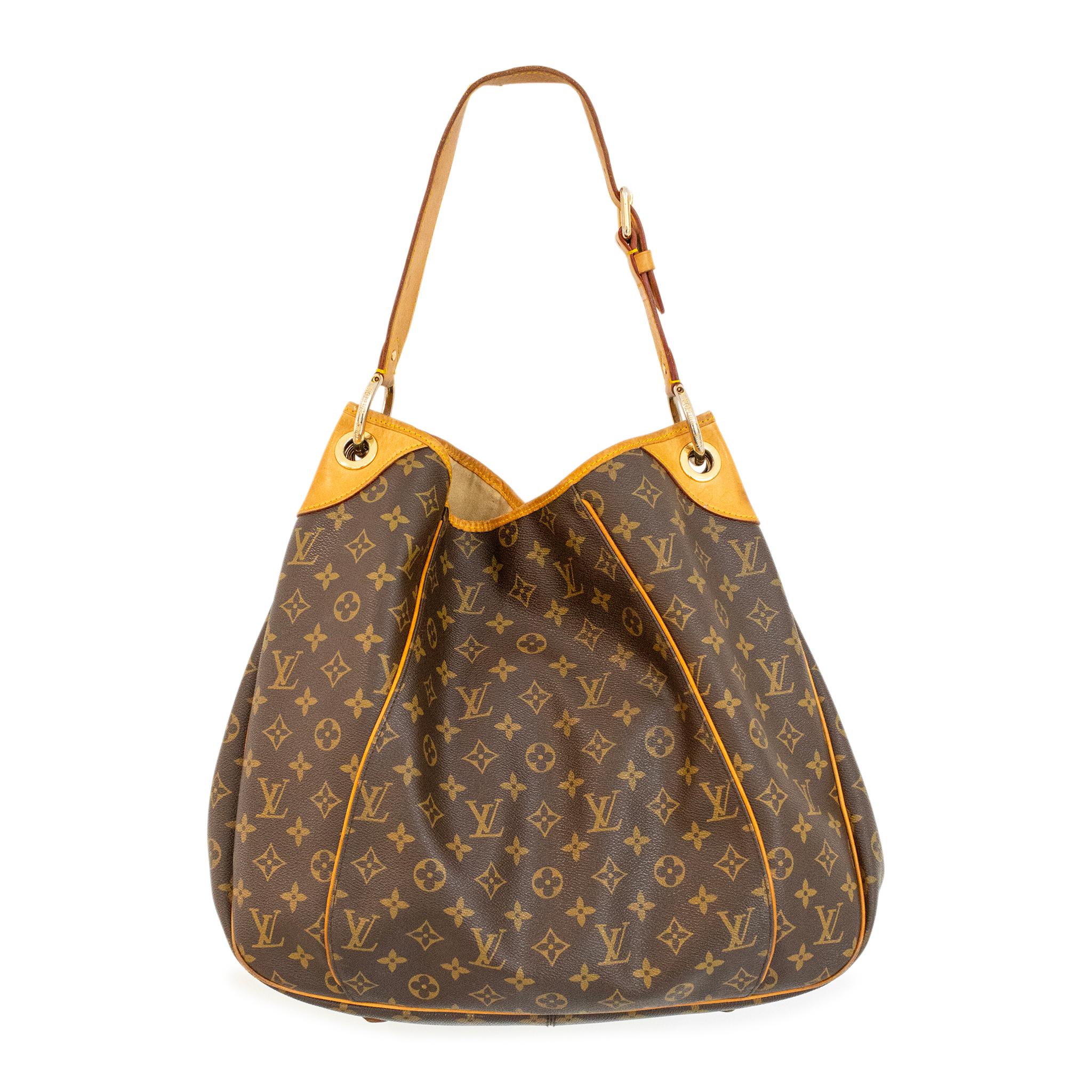 Brand: Louis Vuitton

Measurement (W x H x D): 17.25