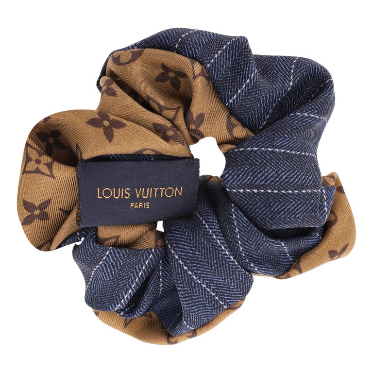 Louis Vuitton Silk Be Mindful Chouchou Monogram Scrunchie  display picture 1