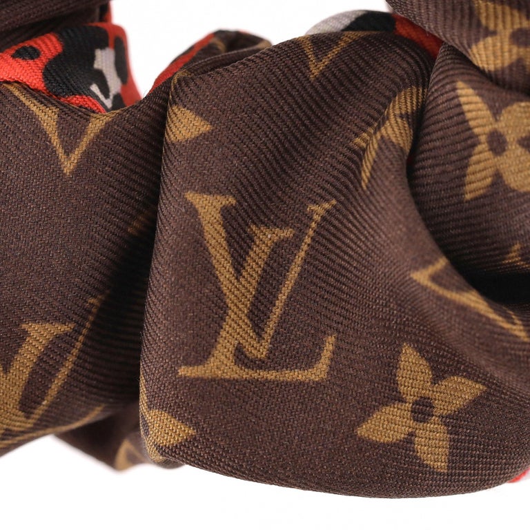 Louis Vuitton Silk Be Mindful Chouchou Monogram Scrunchie  display picture 2