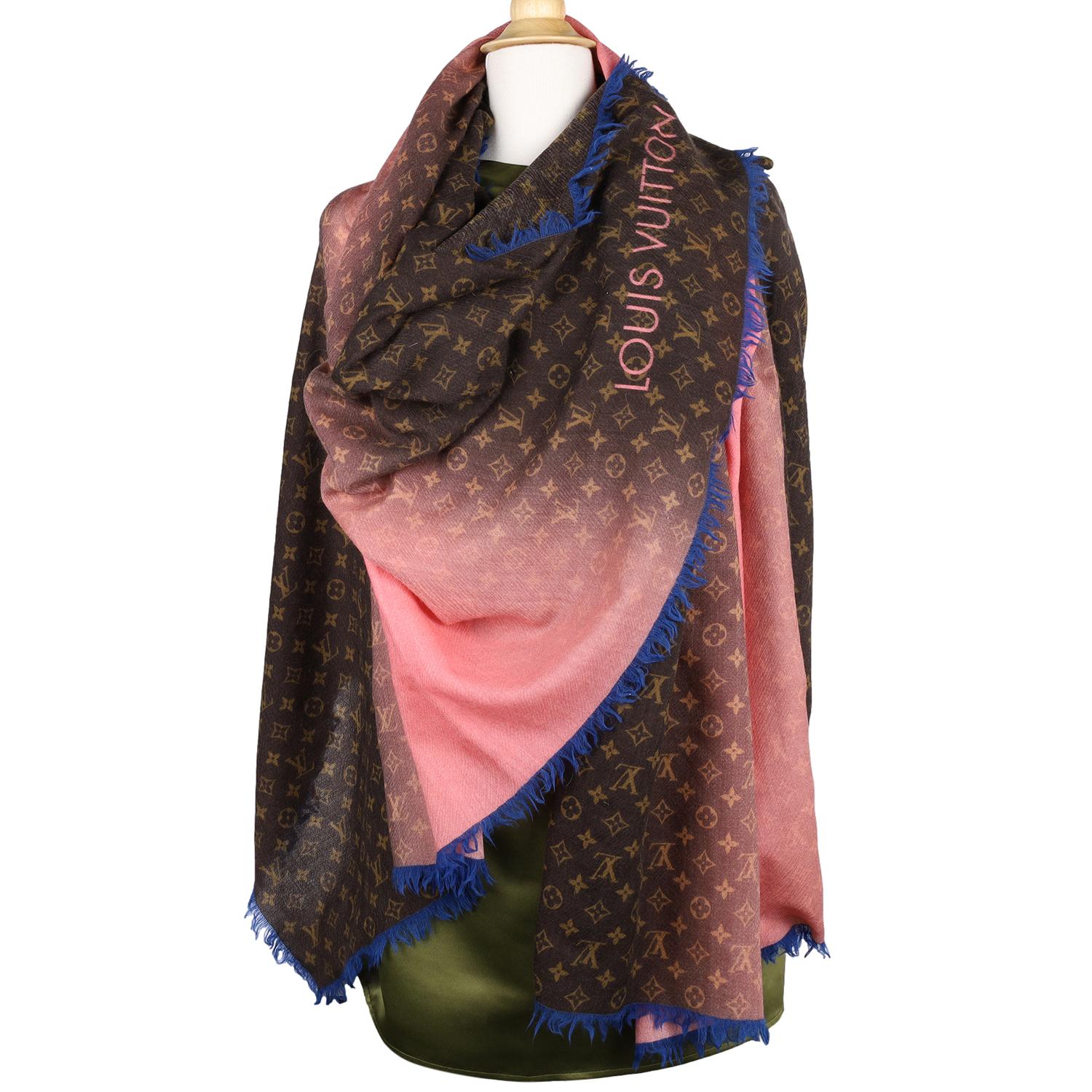 LOUIS VUITTON Sciarpa quadrata in seta Monogram Multicolor In condizioni ottime in vendita a Salt Lake Cty, UT