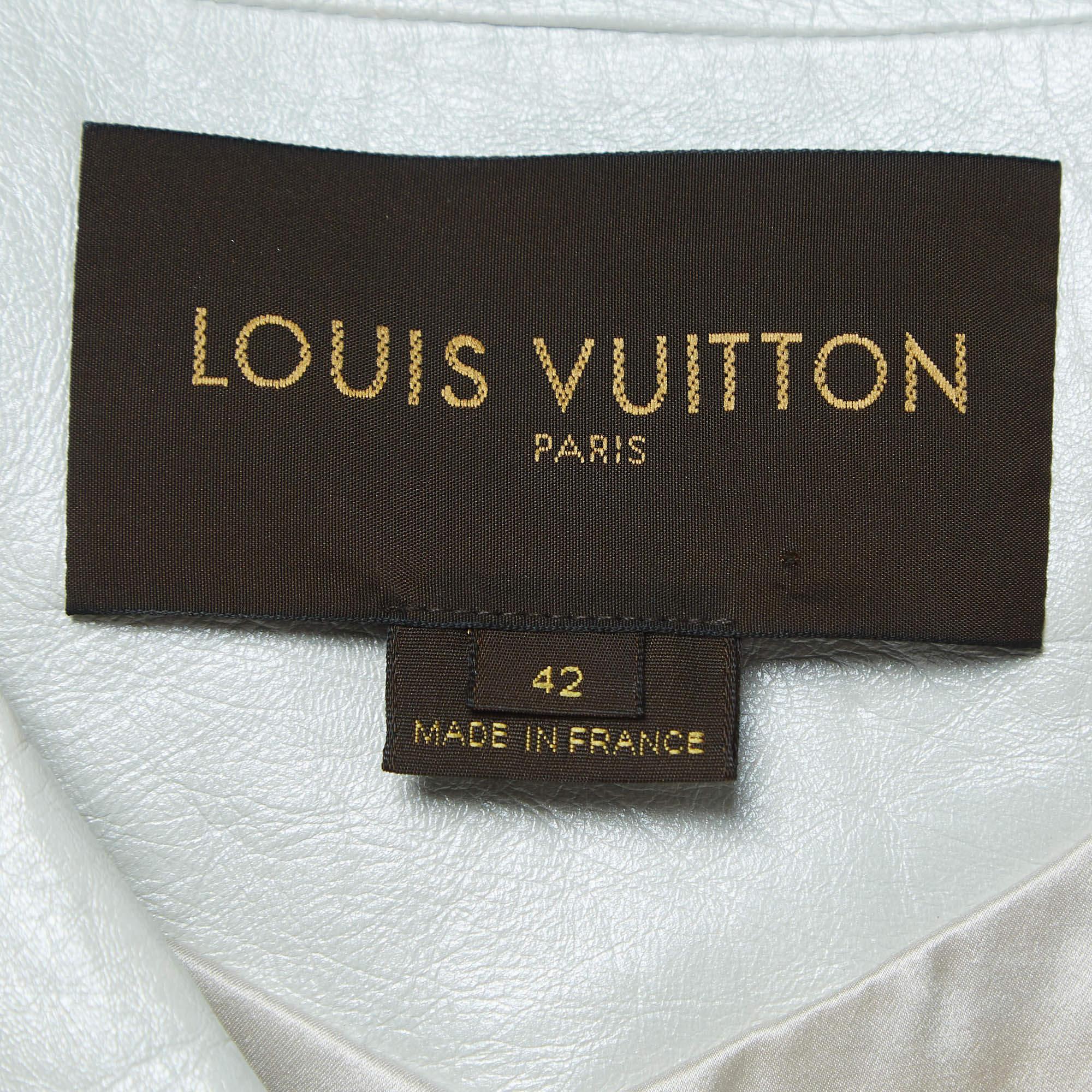 Louis Vuitton Silver Crinkled Leather Biker Jacket L In Good Condition For Sale In Dubai, Al Qouz 2