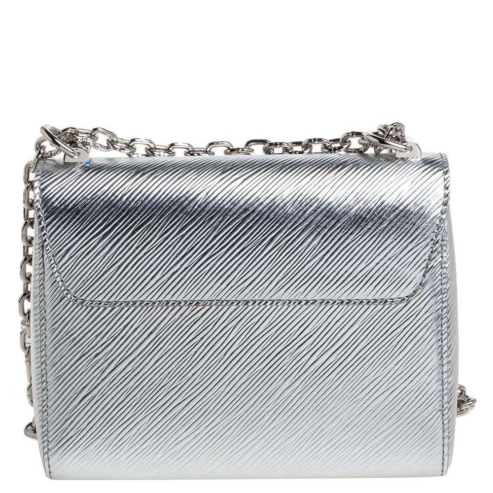 It is every woman's dream to own a Louis Vuitton handbag as appealing as this one. Crafted from Epi leather, this bag features a structured design with a single chain handle which can be used as a crossbody or hung on the shoulder. While the