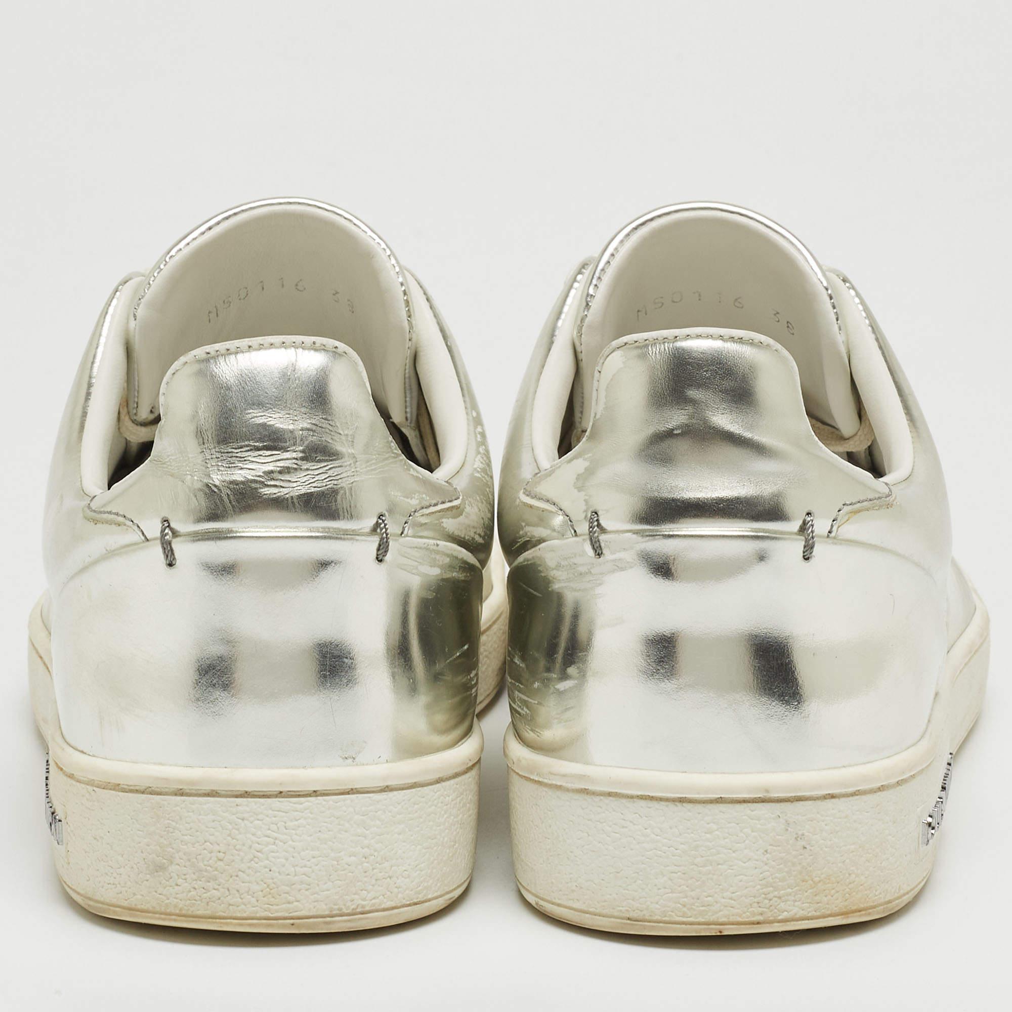 Louis Vuitton Silber Folie Leder Frontrow Low Top Turnschuhe Größe 38 im Angebot 1